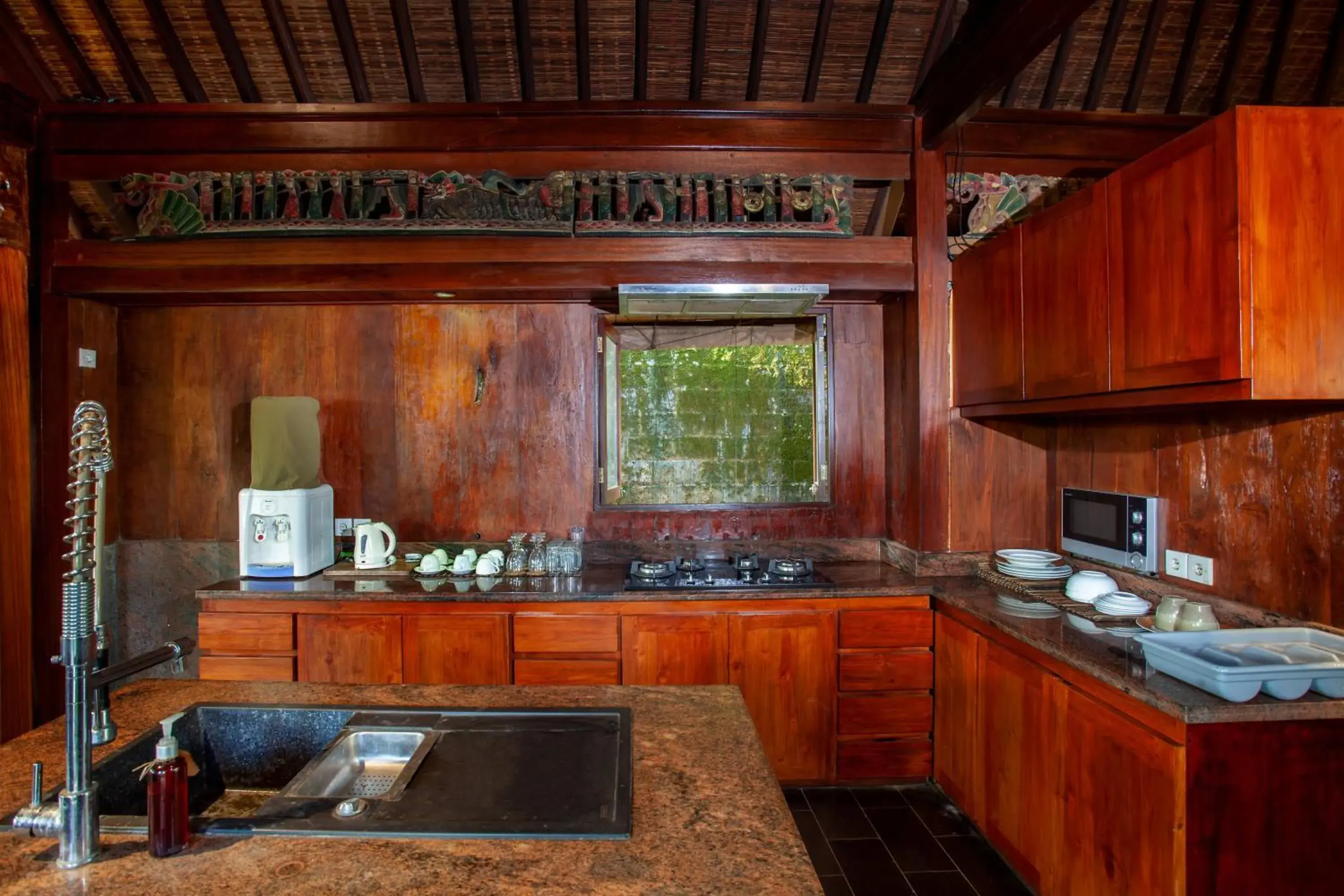 Kitchen or kitchenette, Kitchen/Kitchenette in Aryaswara Villa Ubud