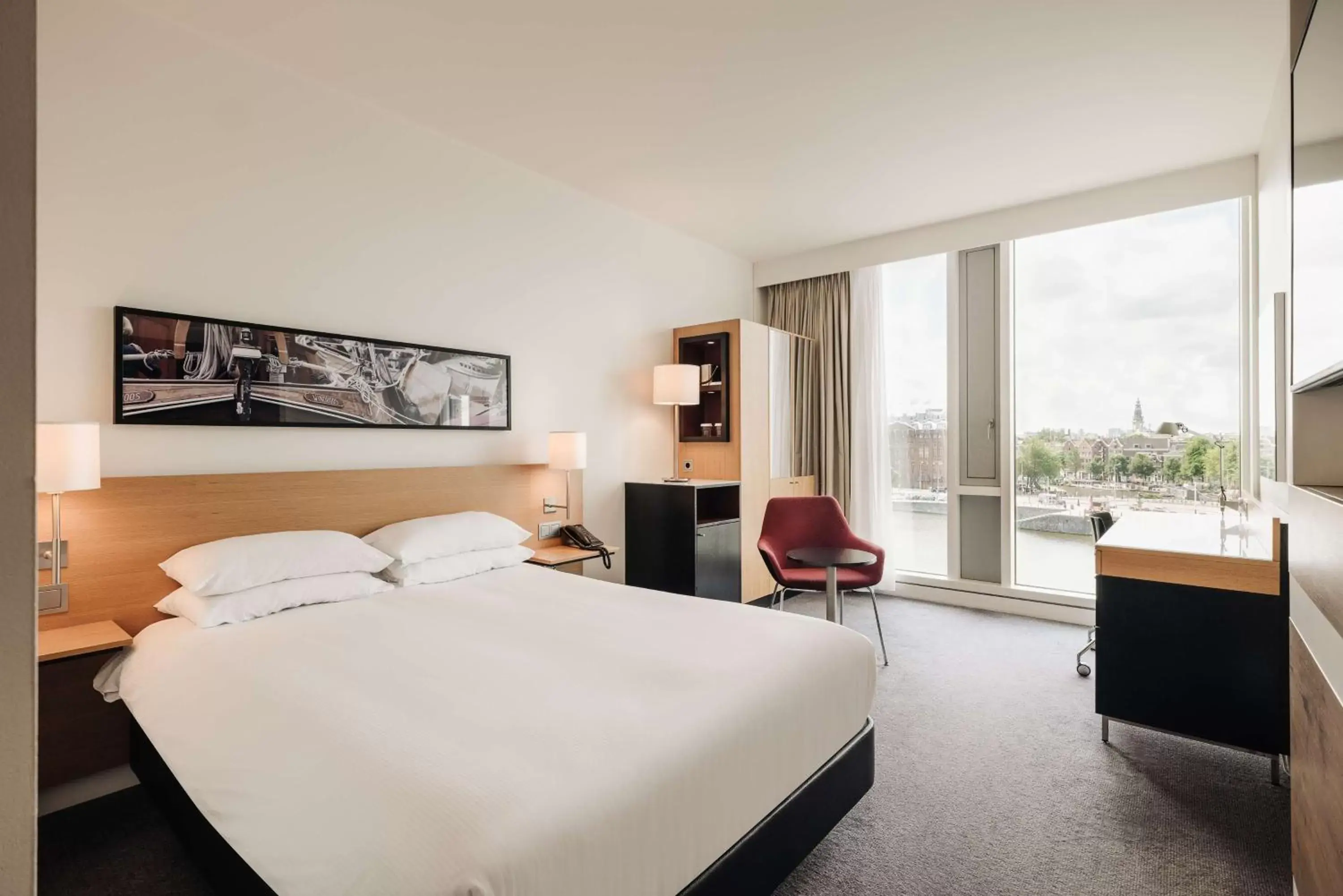 Bedroom, Bed in DoubleTree by Hilton Amsterdam Centraal Station