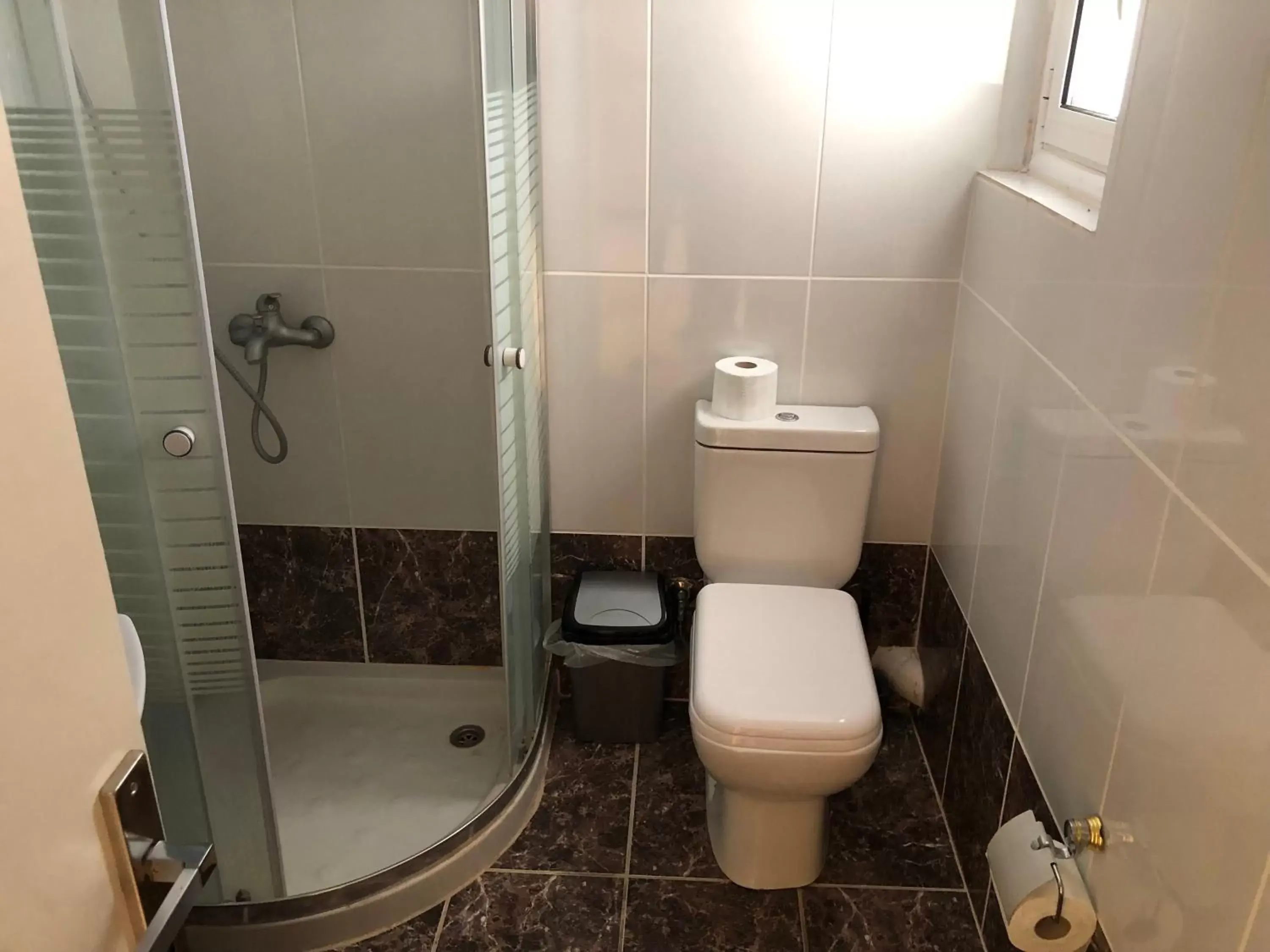 Bathroom in Nikolakakis Rooms Lavrio