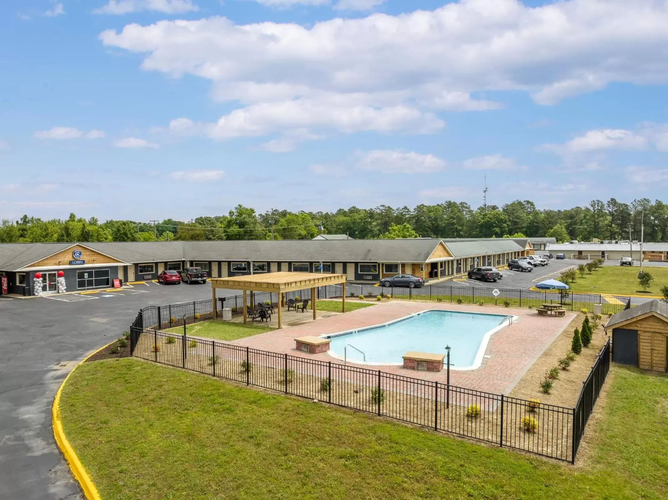 Property building, Pool View in Crewe Boutique Inn