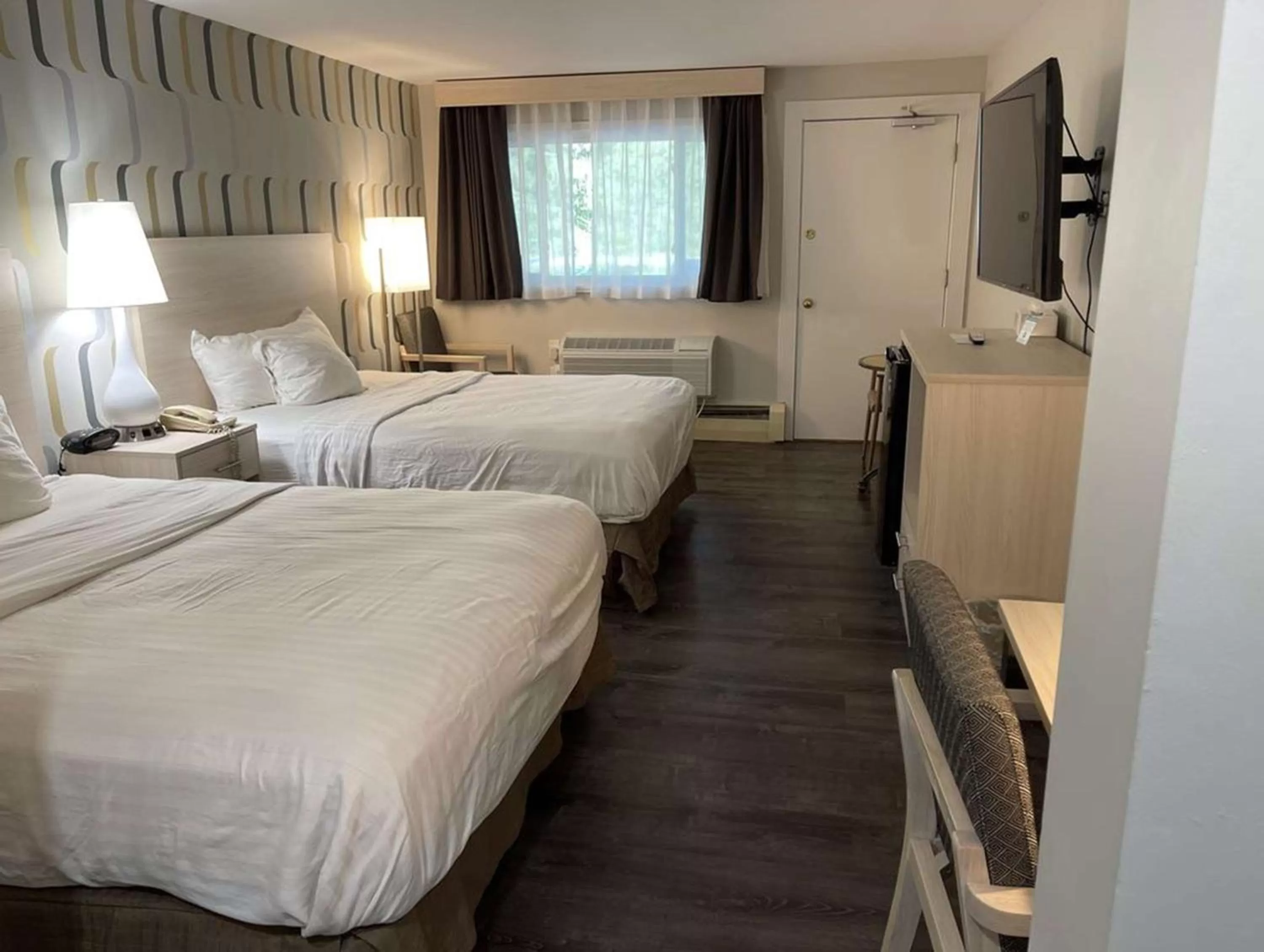 Bedroom, Bed in Woodwards White Mountain Resort, BW Signature Collection