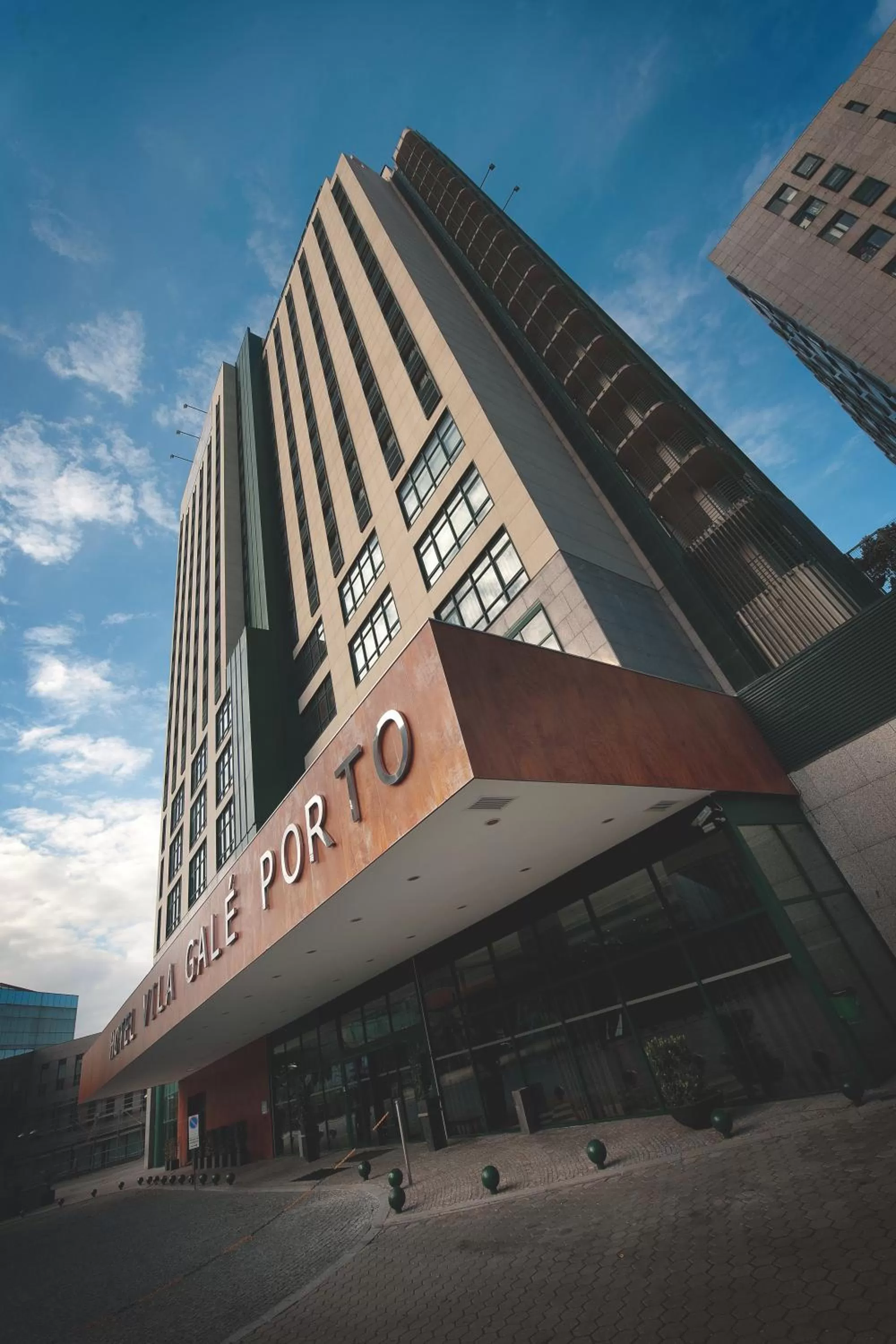 Facade/entrance in Vila Gale Porto - Centro