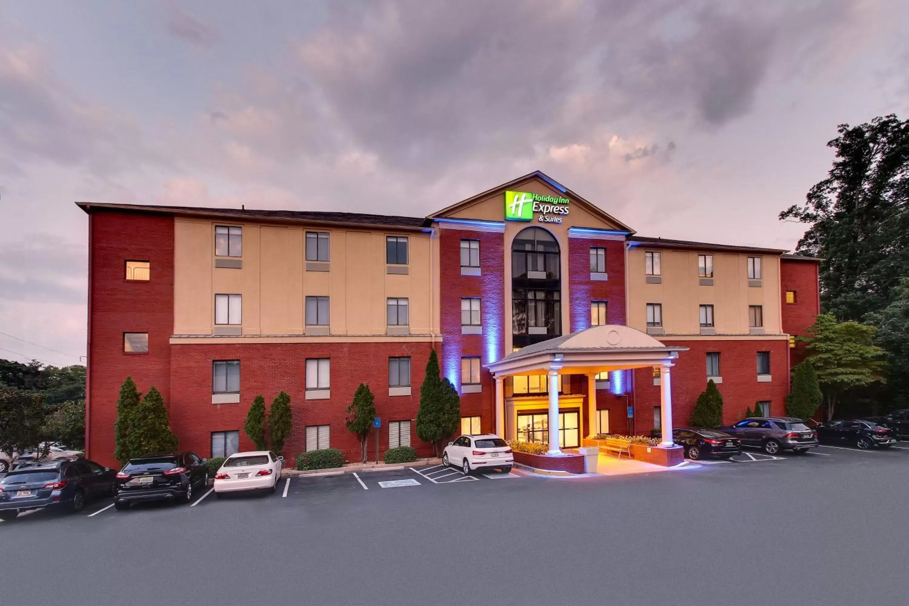 Property Building in Holiday Inn Express Hotel & Suites - Atlanta/Emory University Area, an IHG Hotel