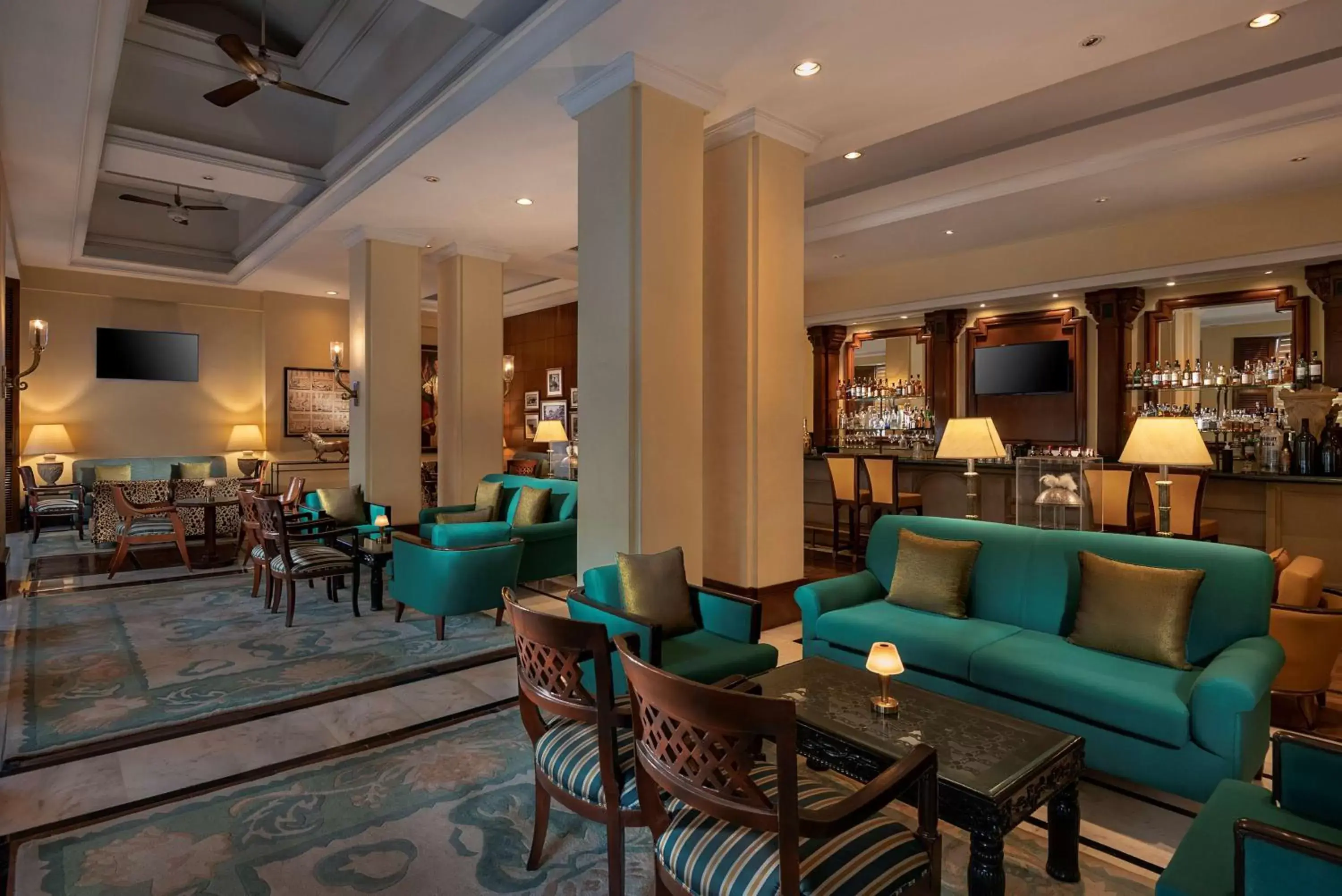 Lounge or bar, Lounge/Bar in Radisson Blu Plaza Delhi Airport