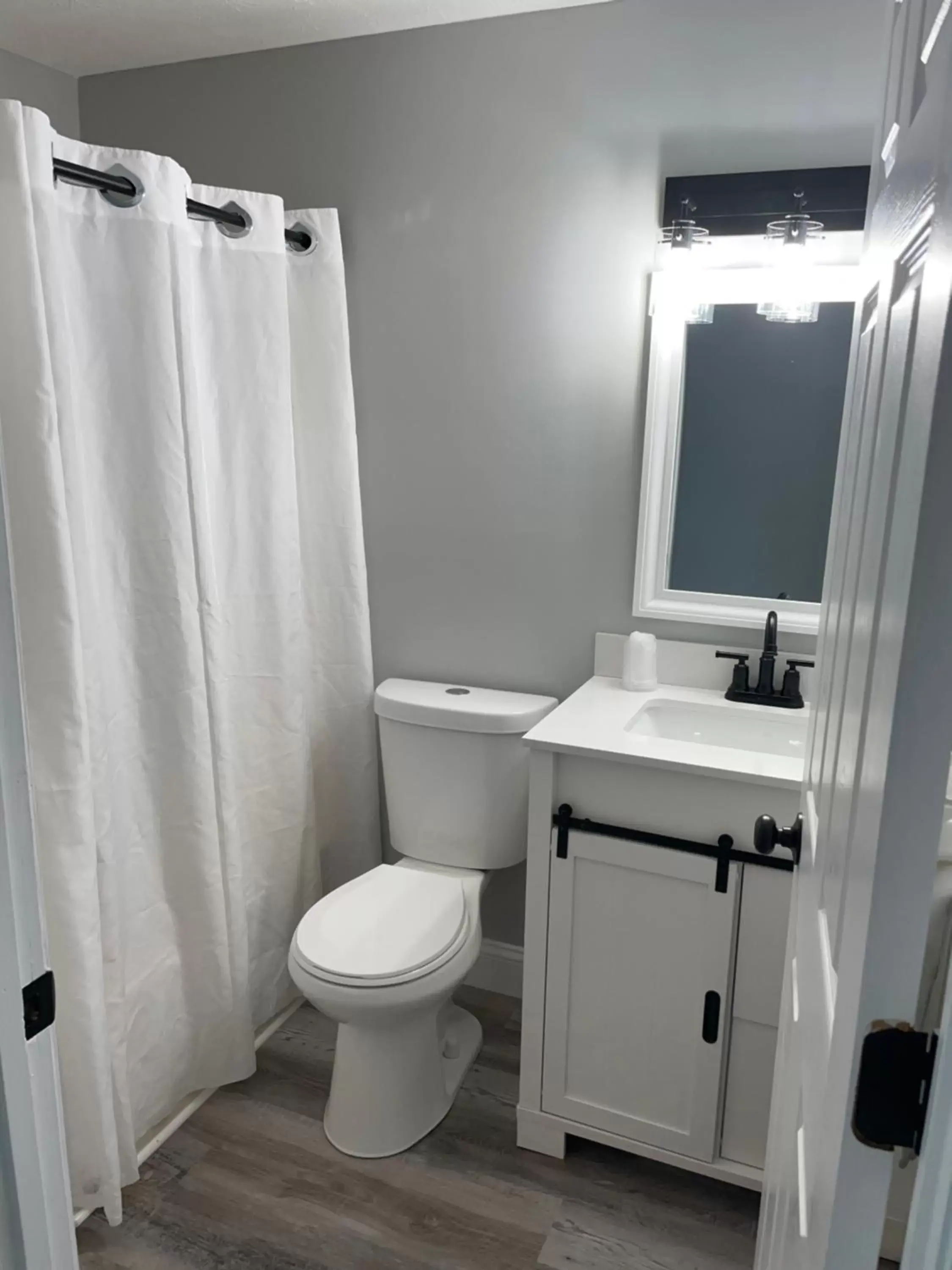 Bathroom in Seabreeze Motel