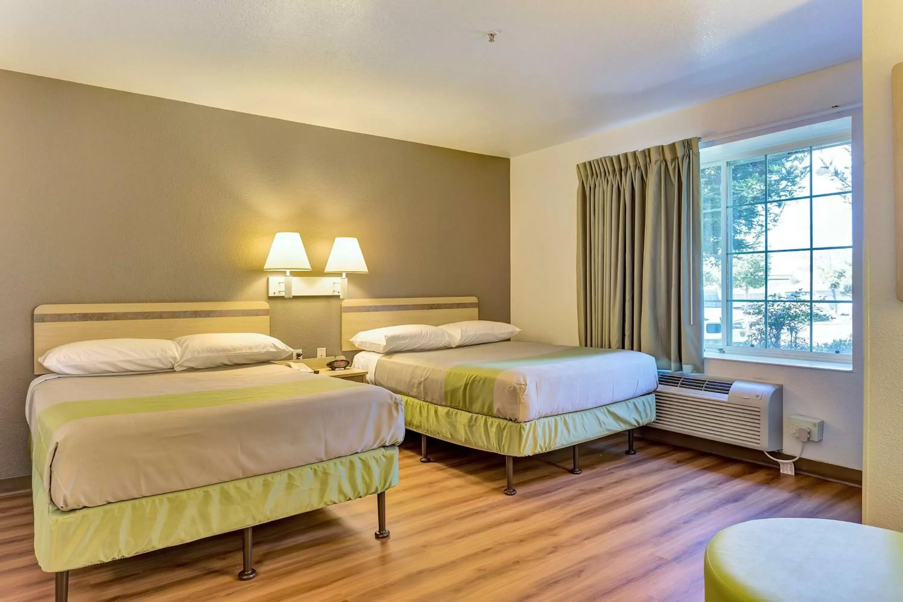 Bedroom, Bed in Motel 6-Belmont, CA - San Francisco - Redwood City