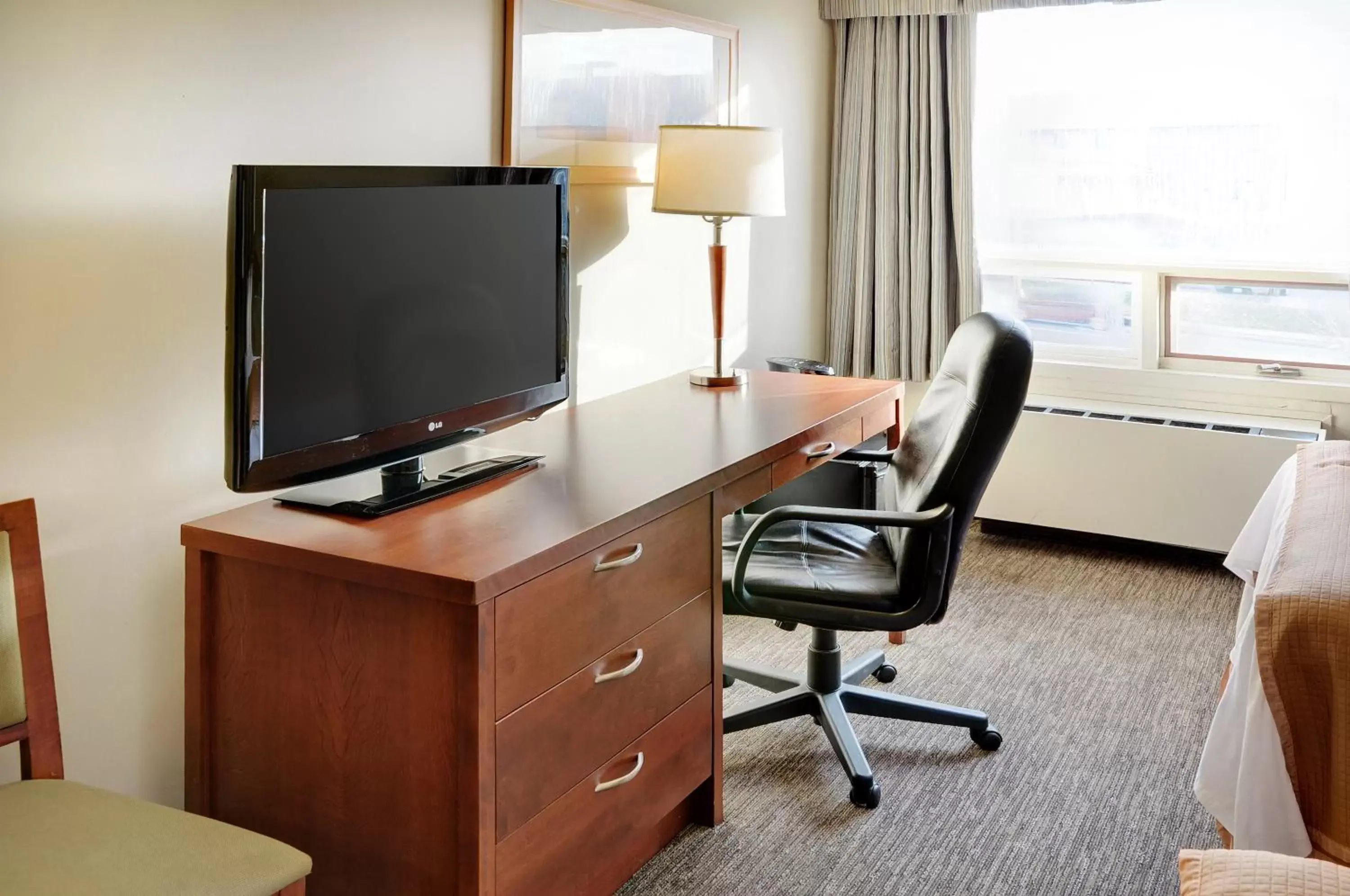 TV and multimedia, TV/Entertainment Center in Travelodge Hotel by Wyndham Sudbury