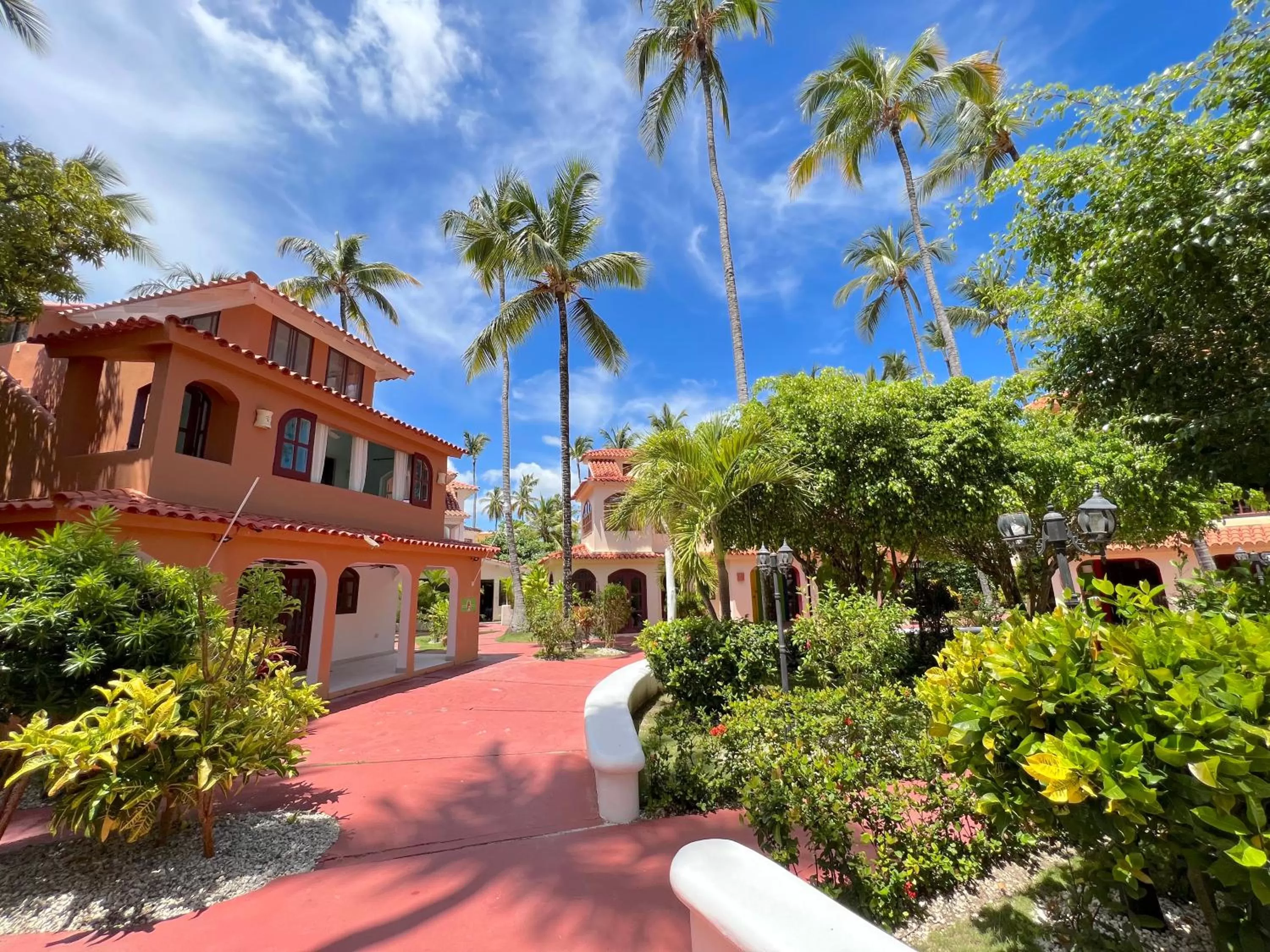 Restaurant/places to eat, Property Building in SOL CARIBE SUITES - PLAYA LOS CORALES - beach club, wifi, swimming pool