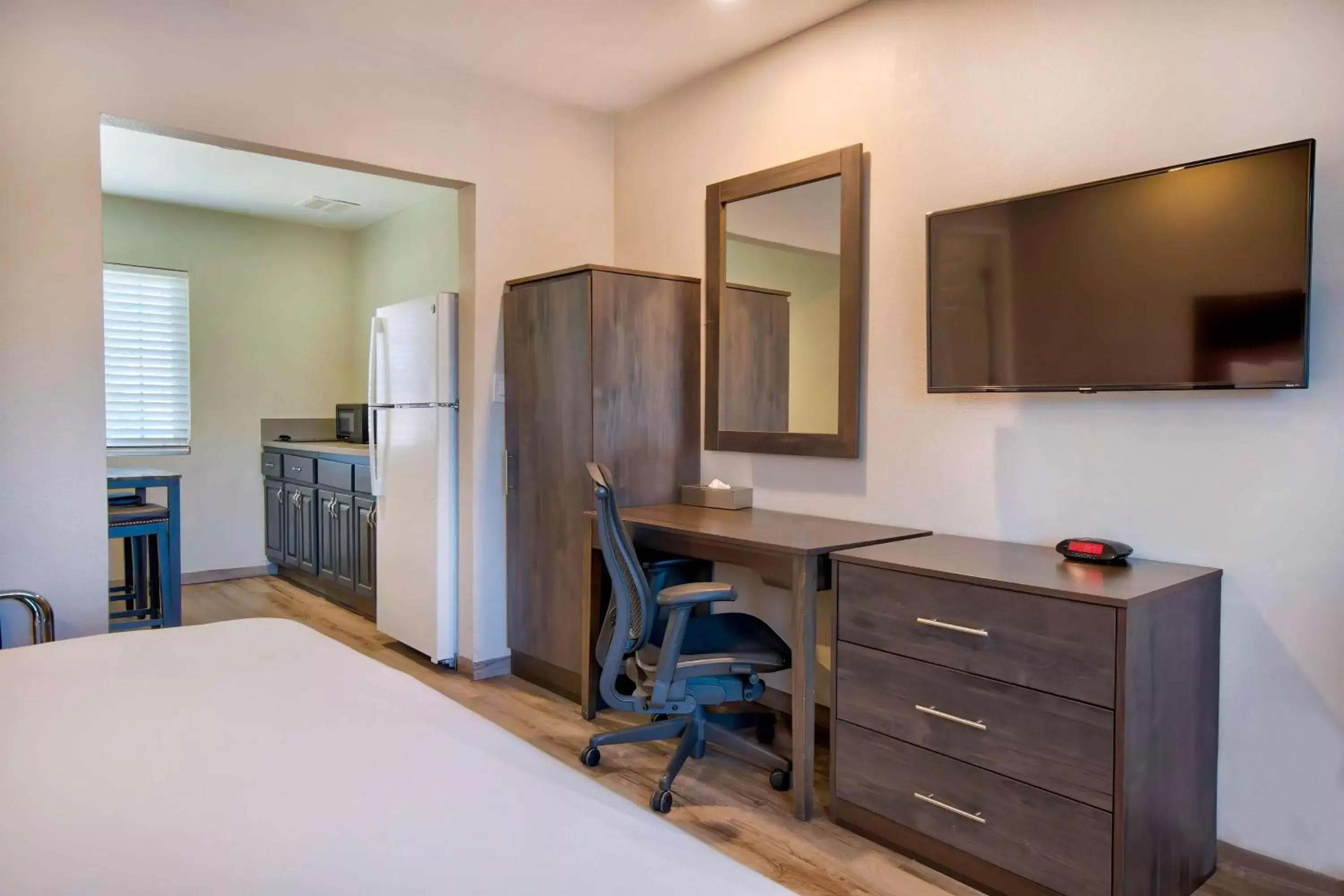 Bedroom, Bed in Studio 6 Rosemead, CA Bedroom, Bed in Studio 6 Rosemead, CA