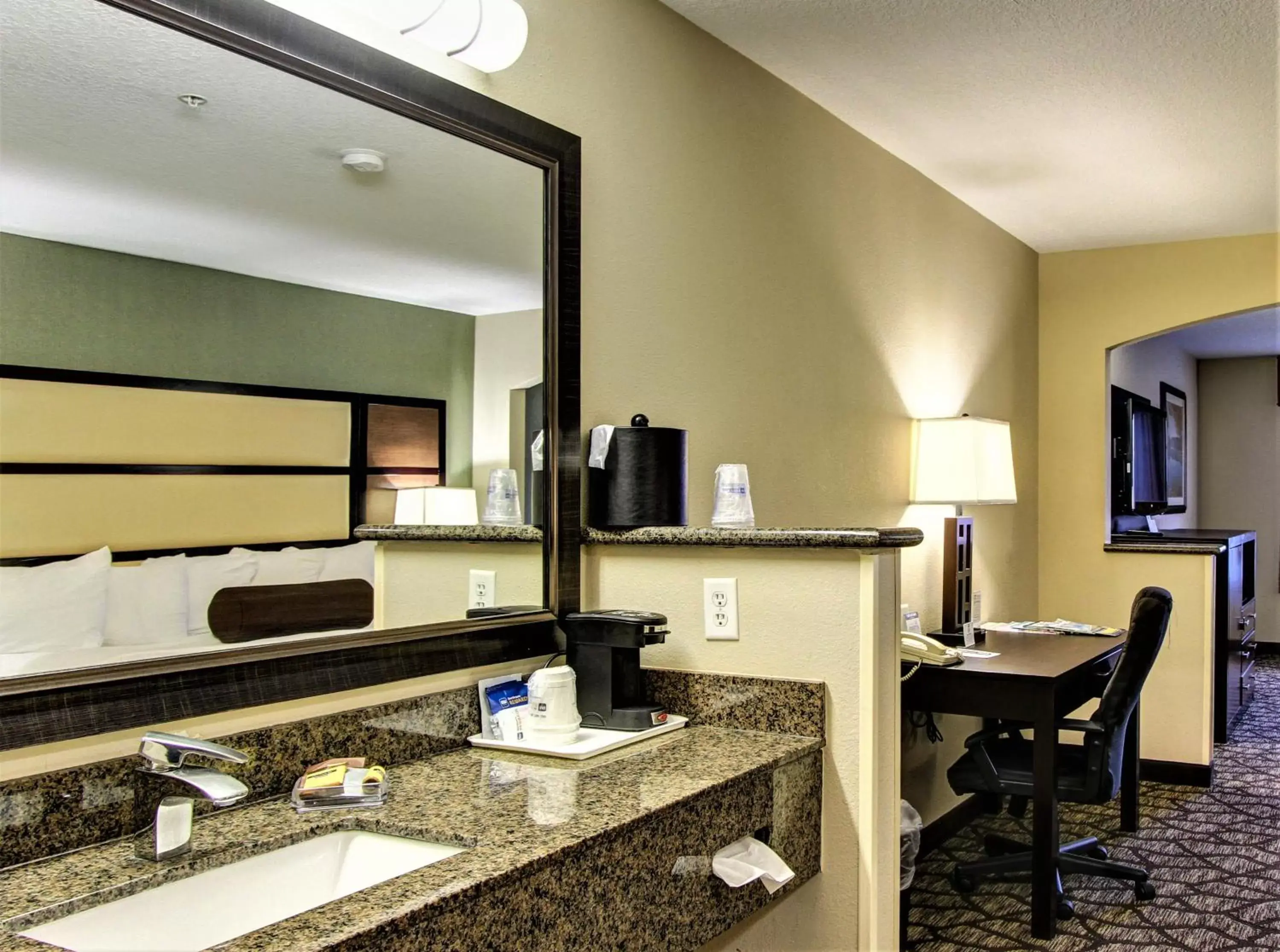 Bathroom in Best Western PLUS Vancouver Mall Drive