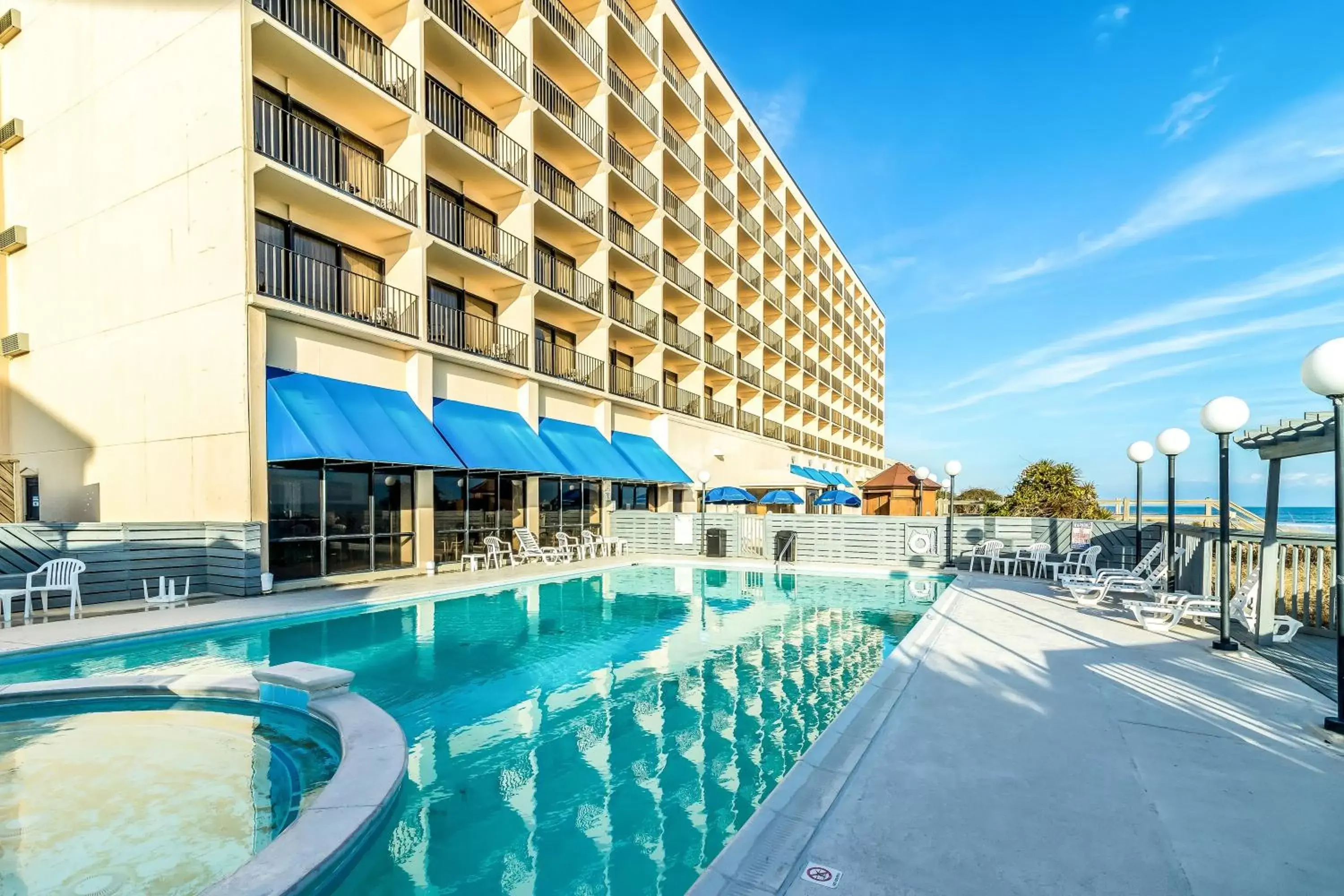 Property building, Swimming Pool in The Inn at Pine Knoll Shores Oceanfront