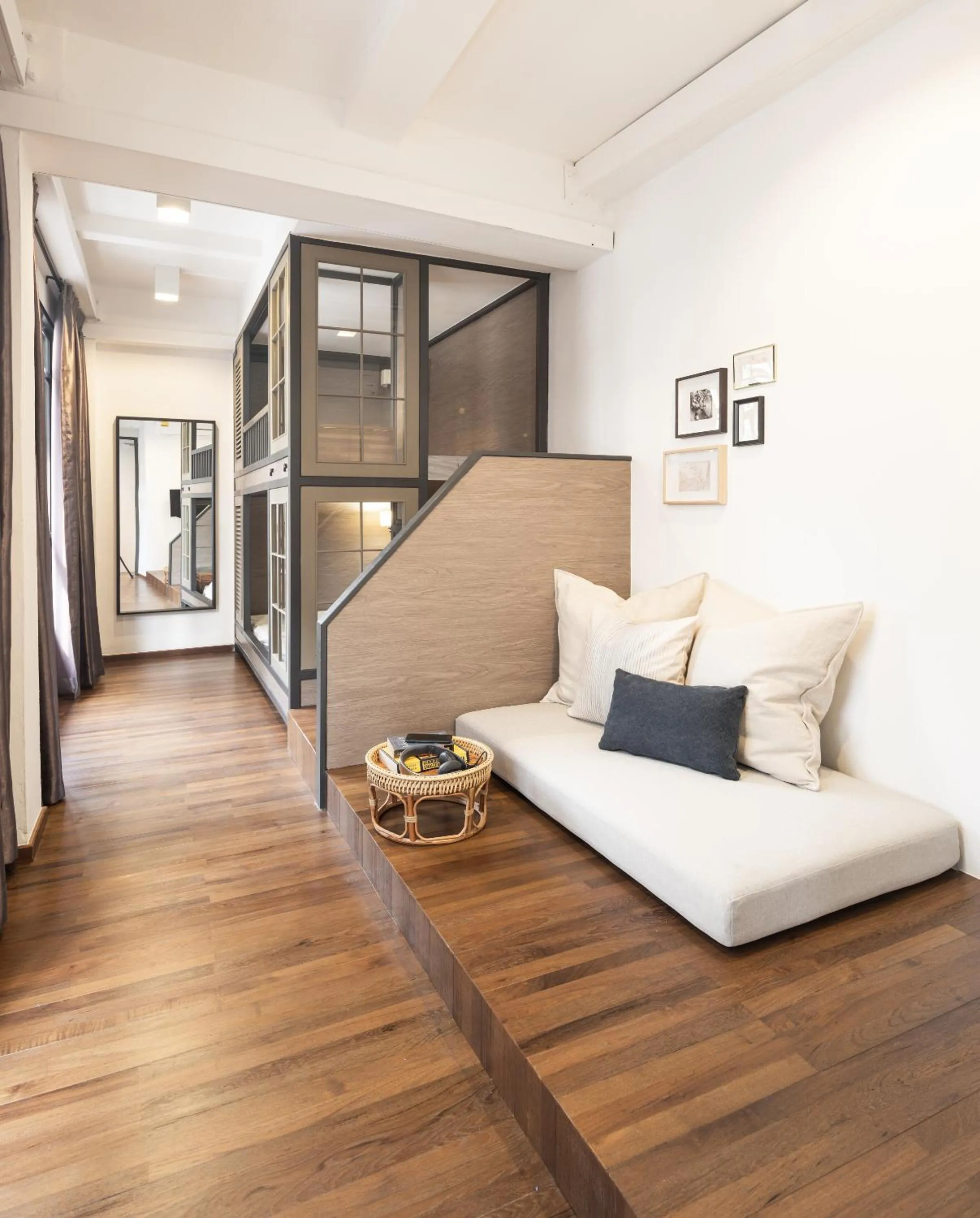 Photo of the whole room in Warm Window Silom