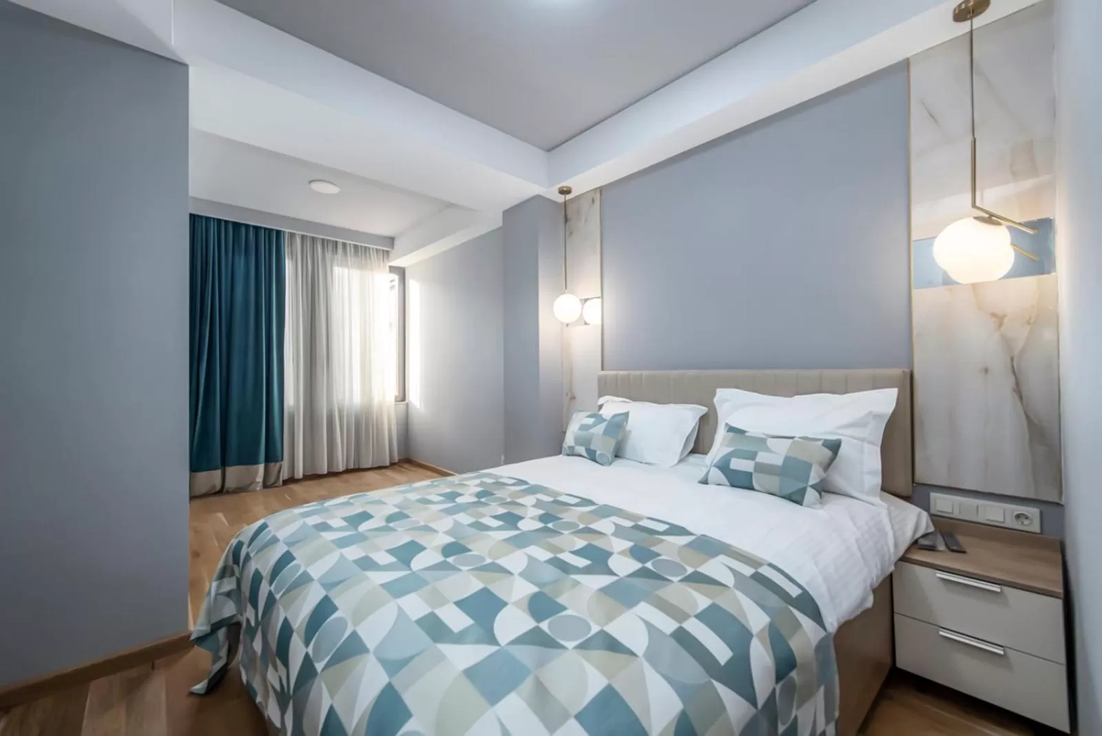 Deluxe Double Room with Balcony in Hotel Embassy