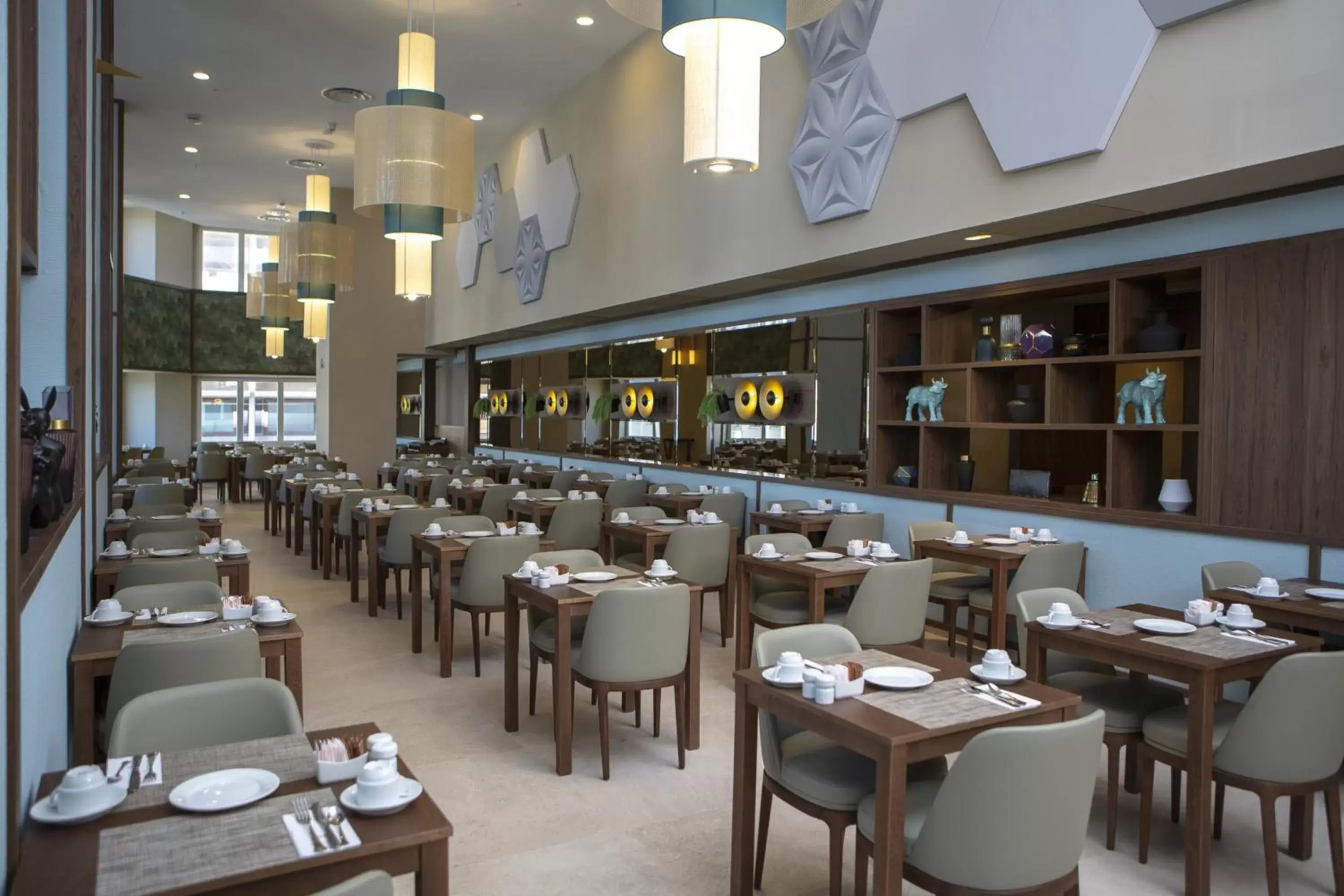 Restaurant/places to eat in Riu Plaza España Restaurant/places to eat in Riu Plaza España