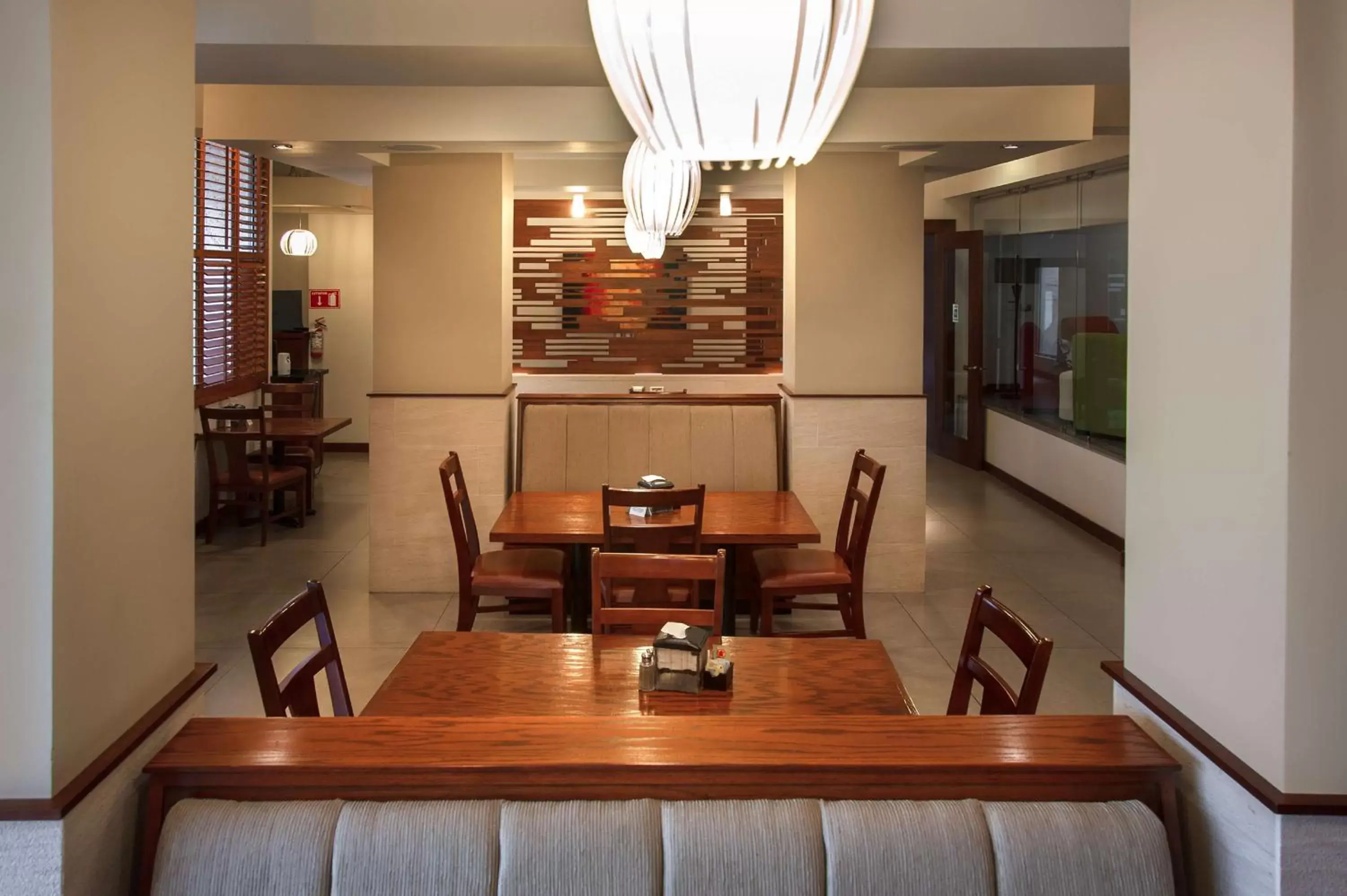 Restaurant/Places to Eat in Best Western Cumbres Inn Cd. Cuauhtemoc