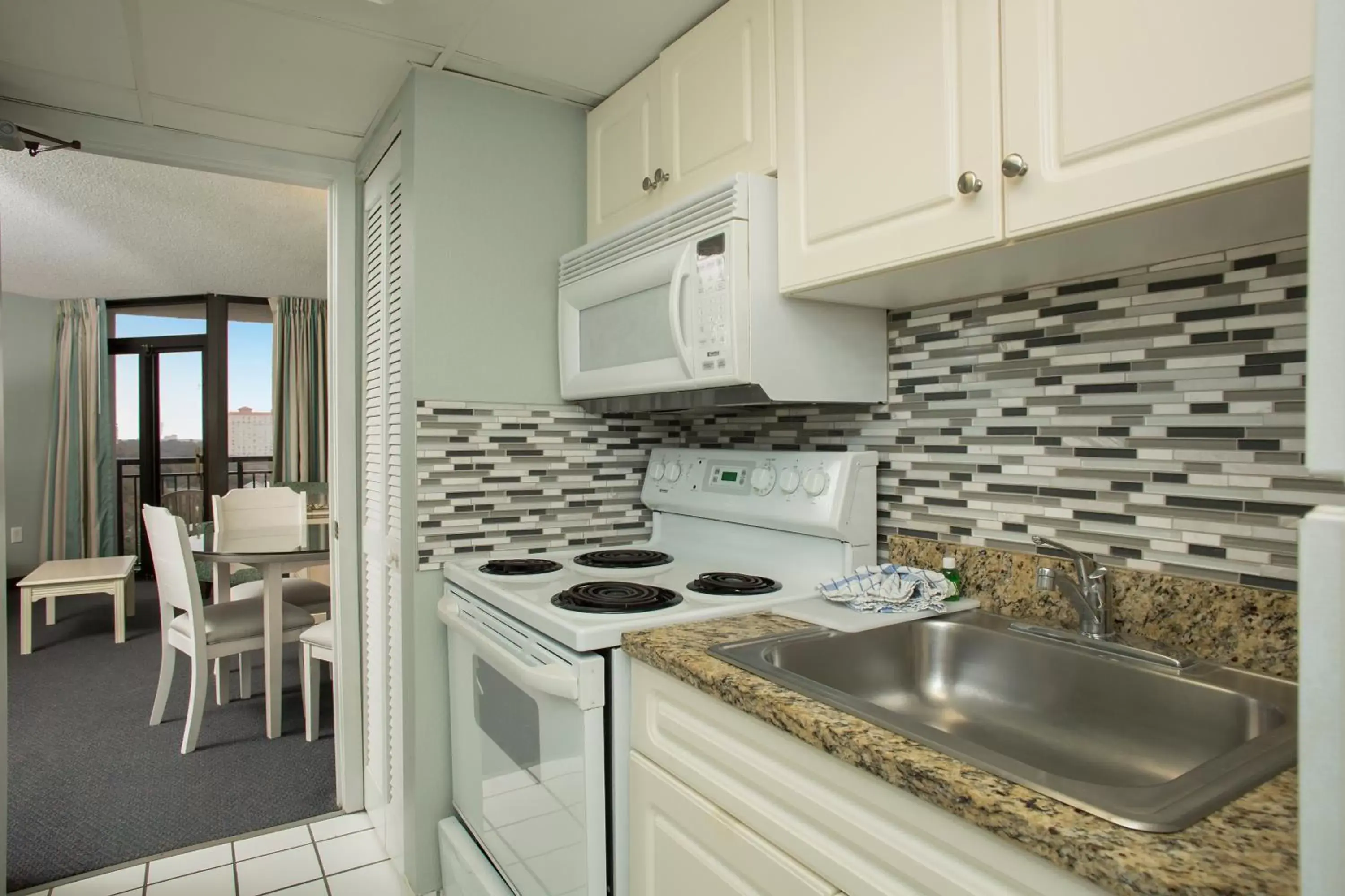 Kitchen or kitchenette, Kitchen/Kitchenette in Grande Shores Ocean Resorts Condominiums