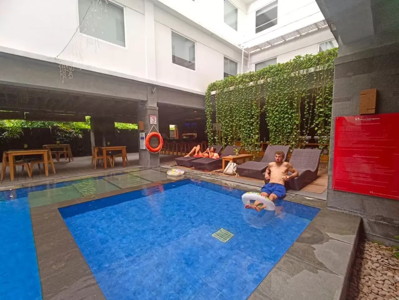 Activities, Swimming Pool in Swiss-Belexpress Kuta Legian