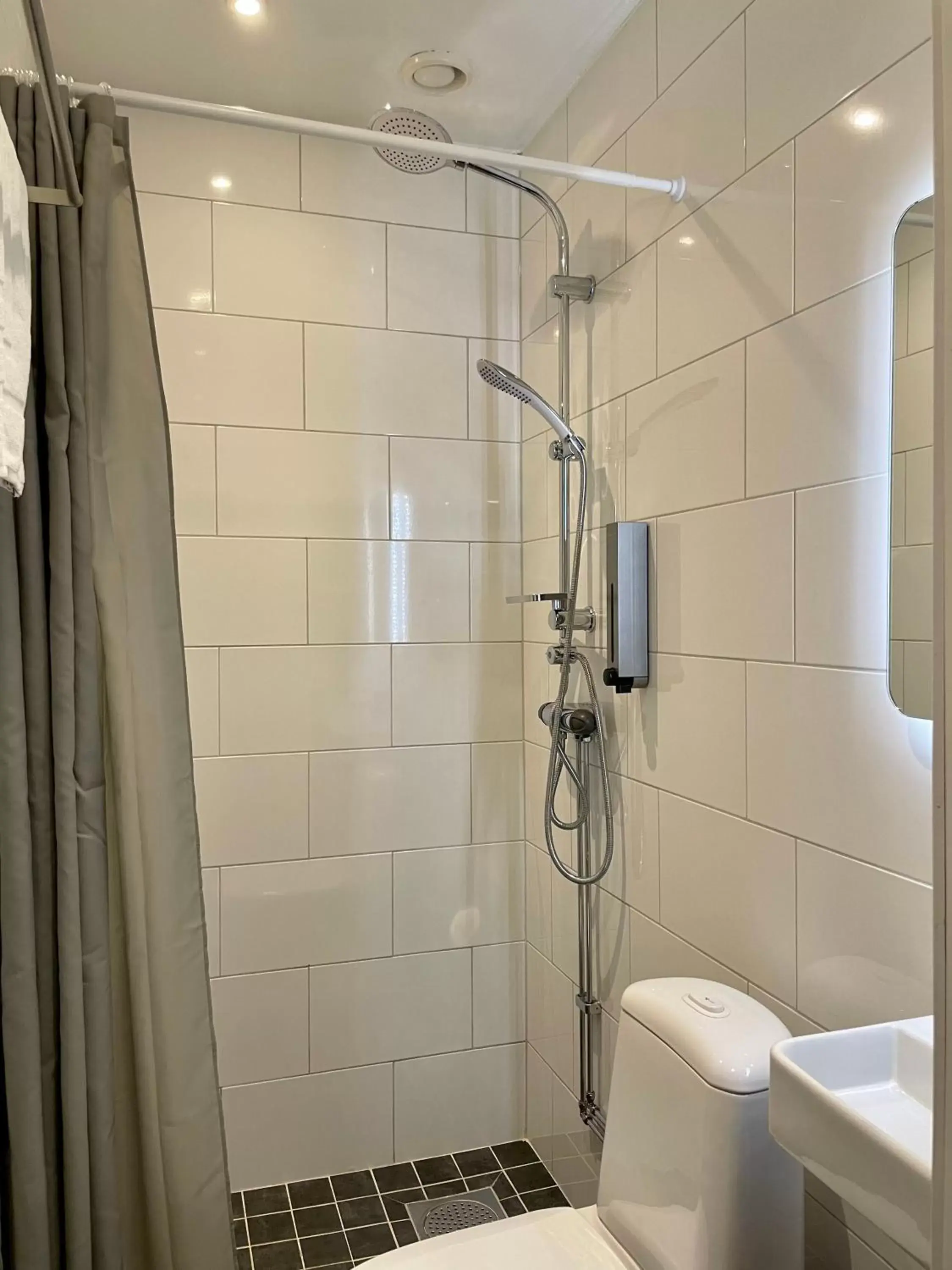 Shower, Bathroom in Unique Hotel