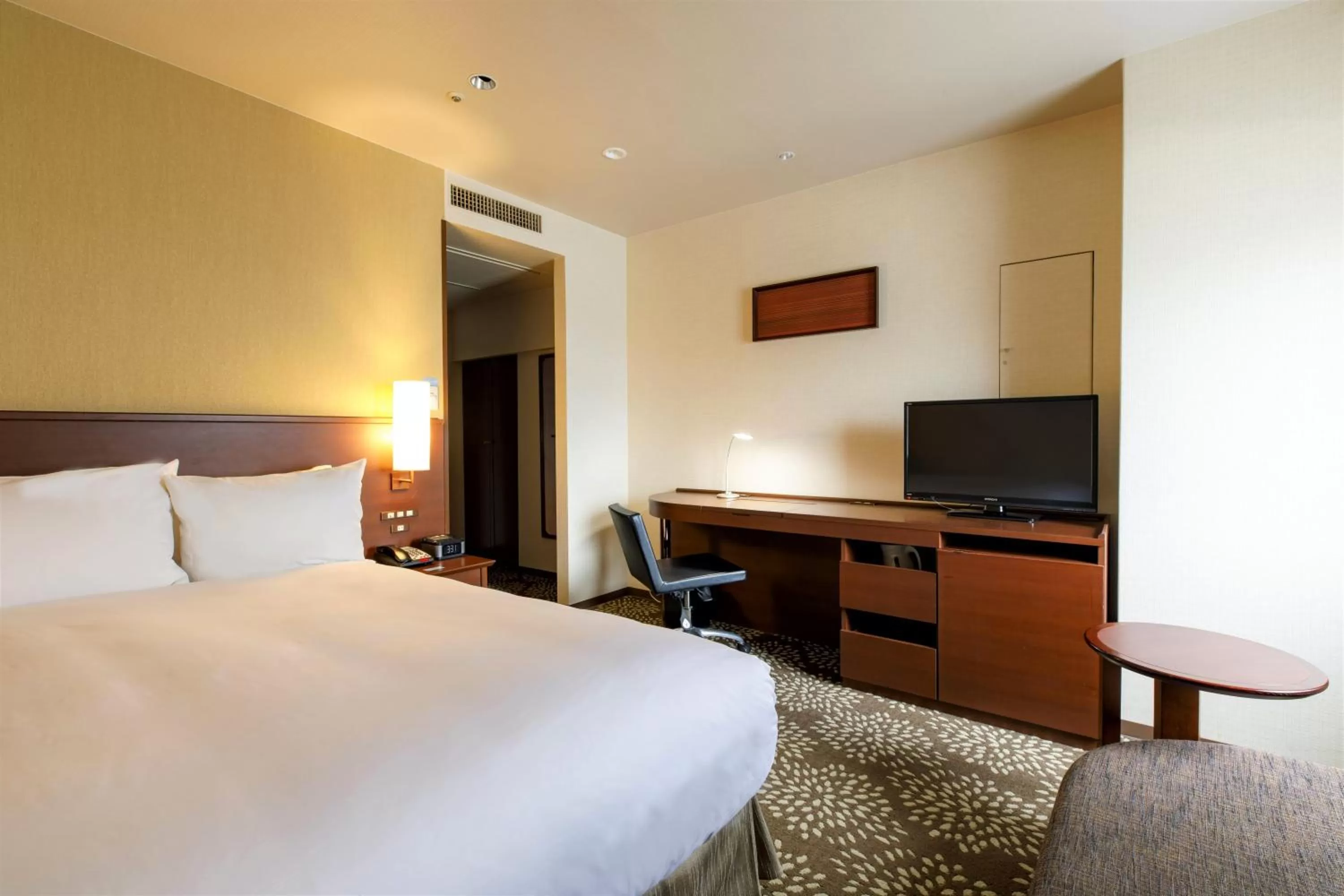 Deluxe Double Room - Non-Smoking in ANA Holiday Inn Kanazawa Sky, an IHG Hotel