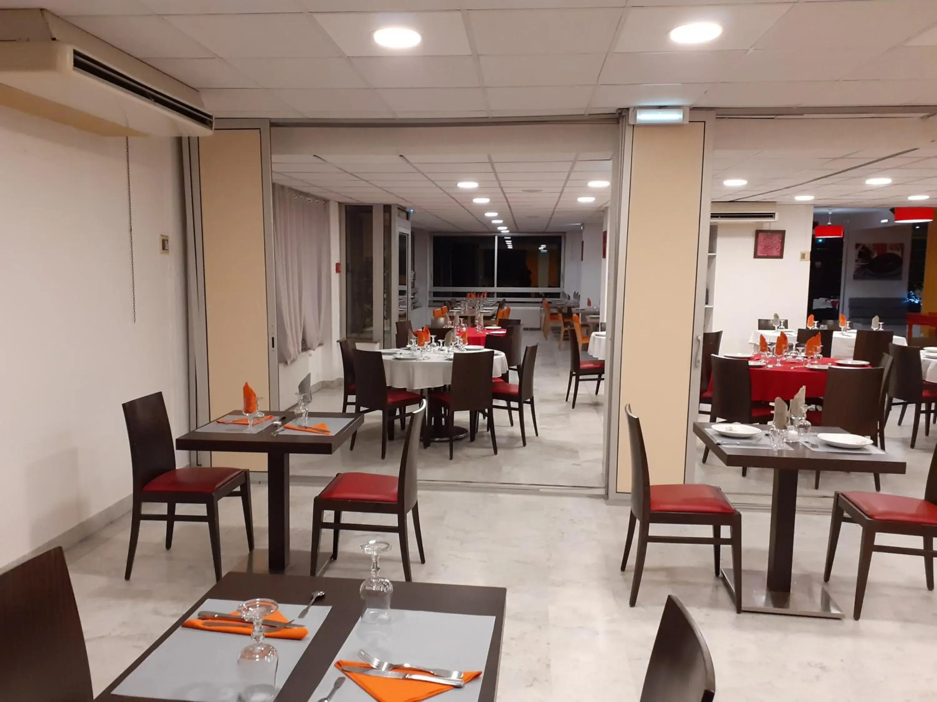 Restaurant/Places to Eat in Hôtel Saint Roch