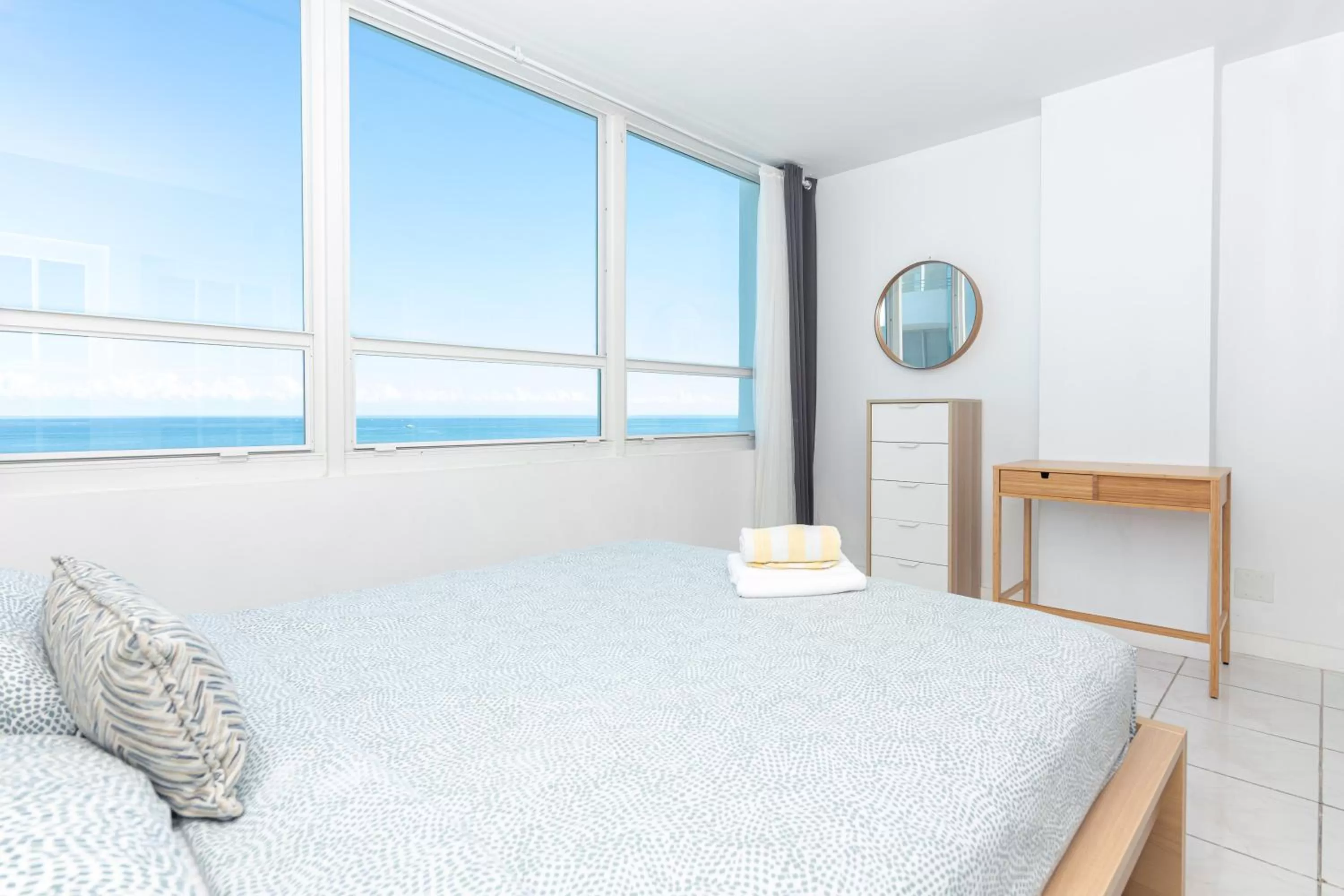 Family Room with Sea View in Girasole Apartments