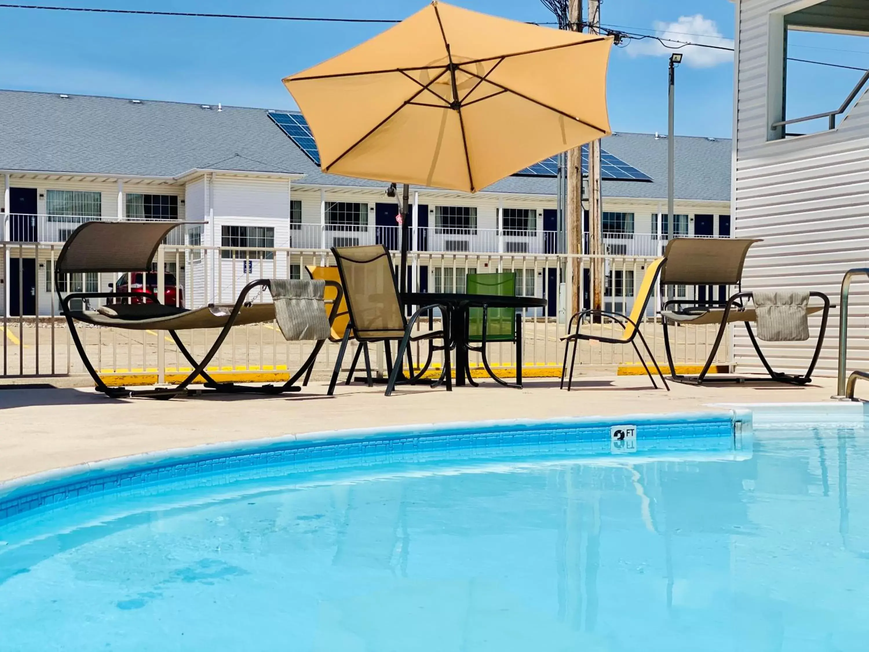 Swimming Pool in Southern Oaks Inn