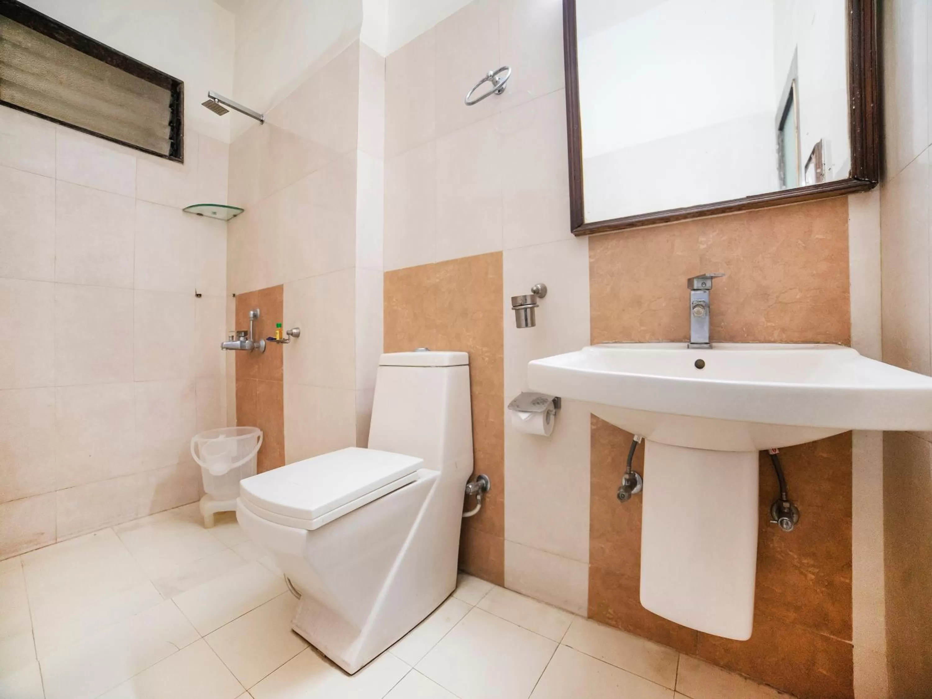 Toilet in Fabhotel Santoor - Geeta Bhawan Square