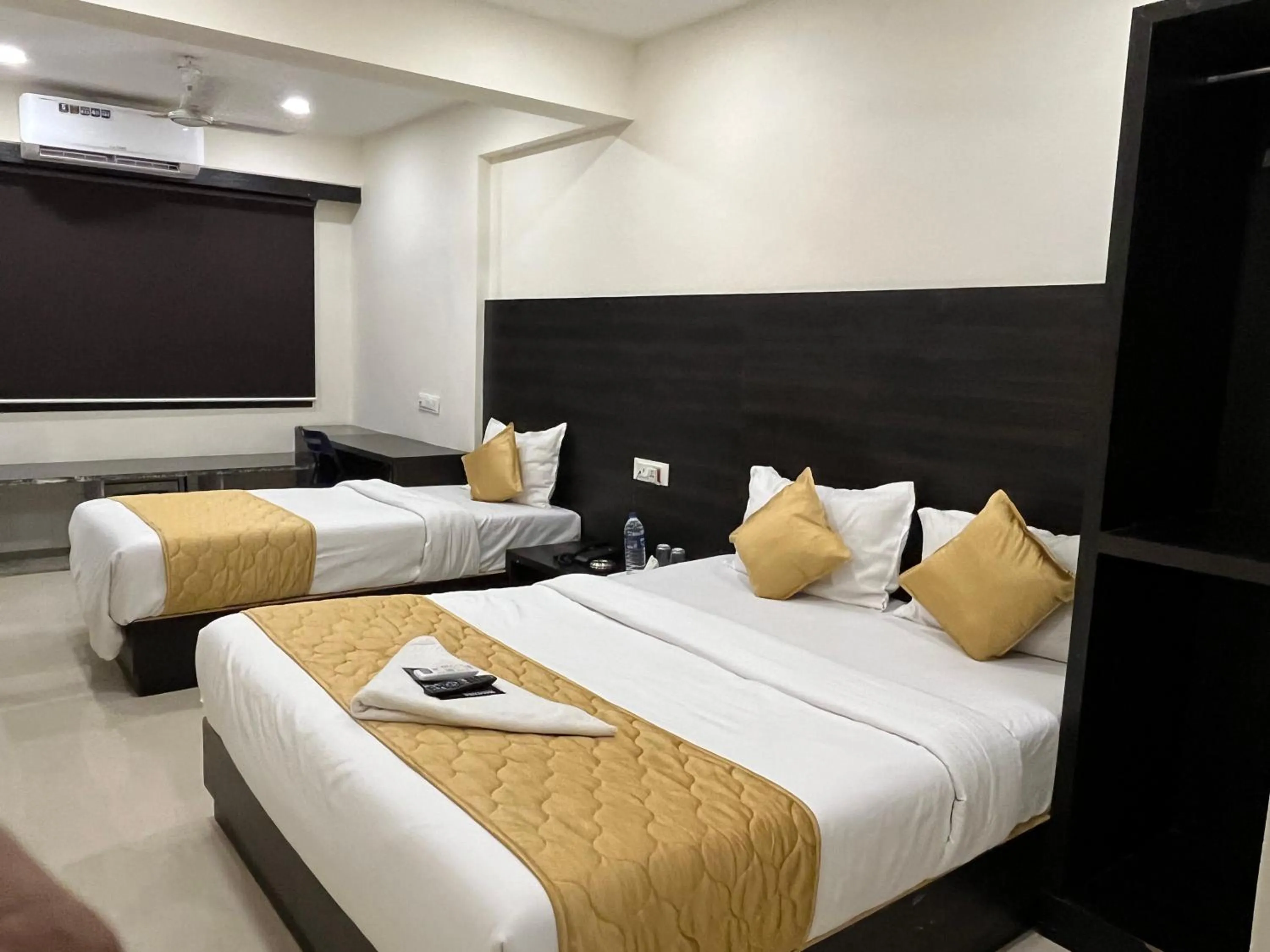 Bed in Wind Flower Regency - Near Kokilaben Hospital