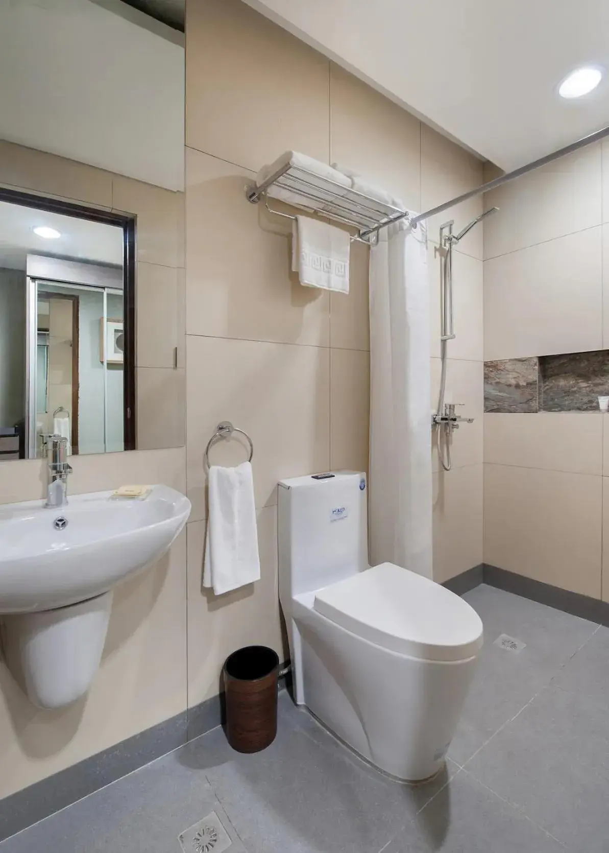 Toilet, Bathroom in Solace Hotel Makati