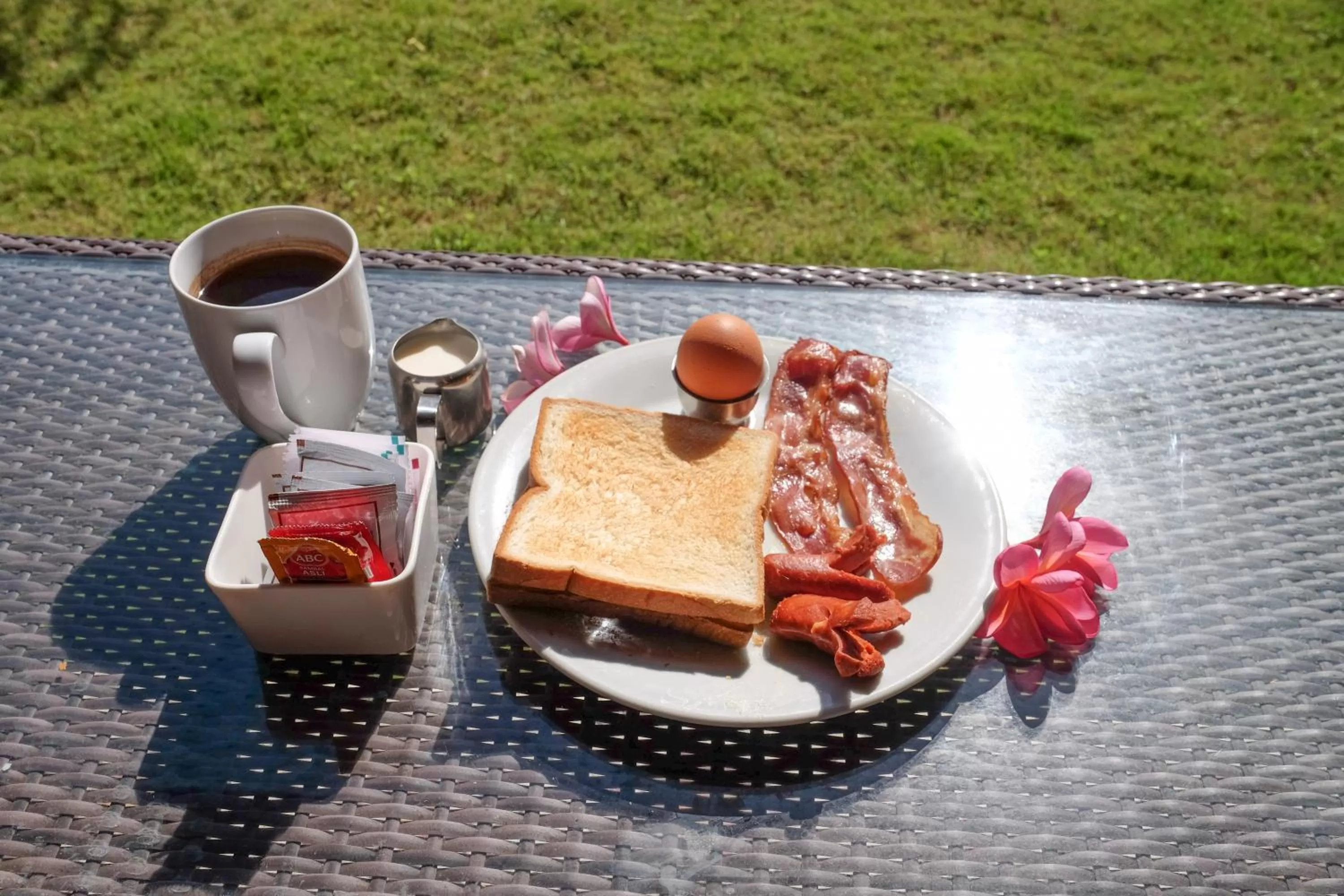 Breakfast in Fat Yogi Cottages