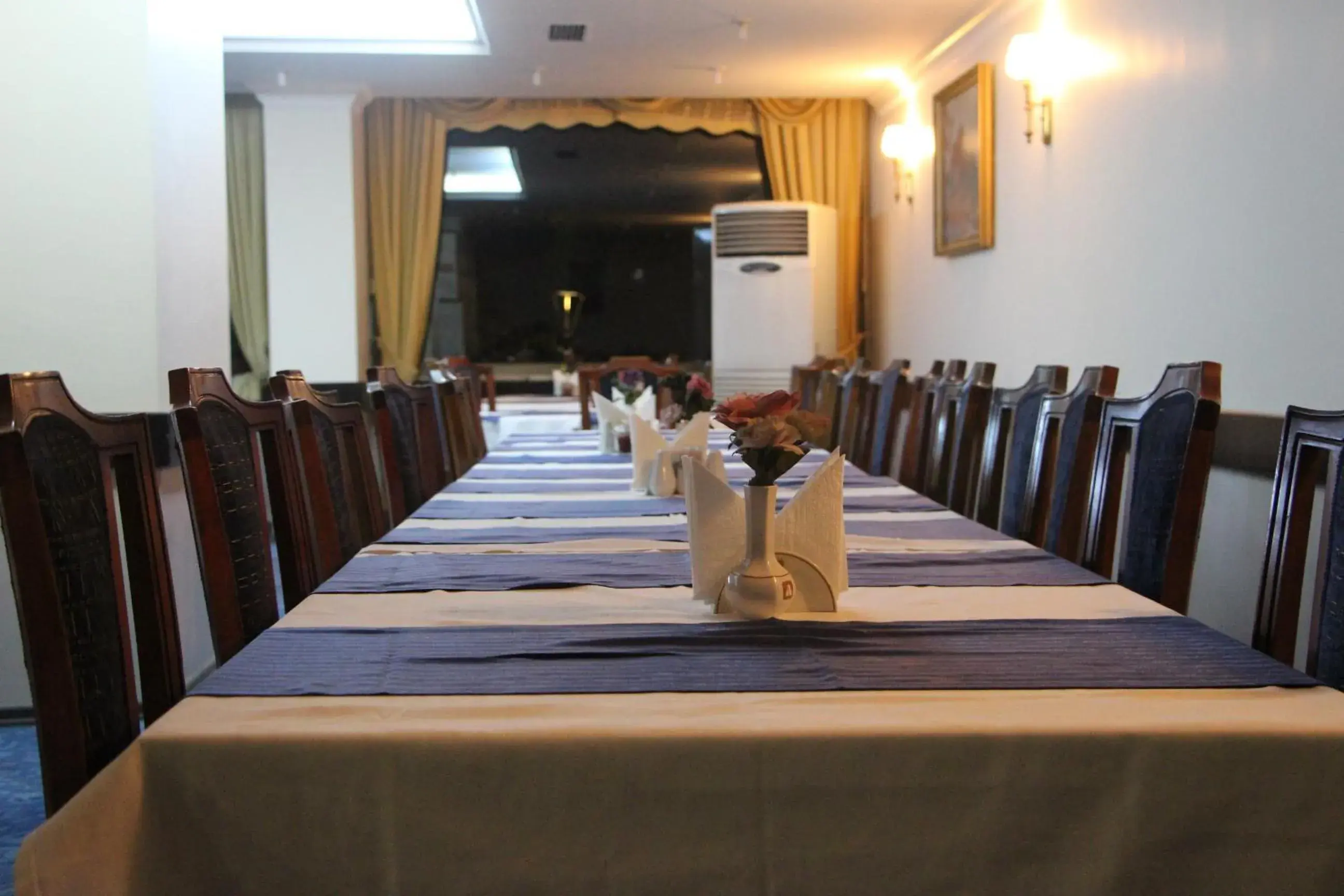 Restaurant/Places to Eat in Akyuz Hotel