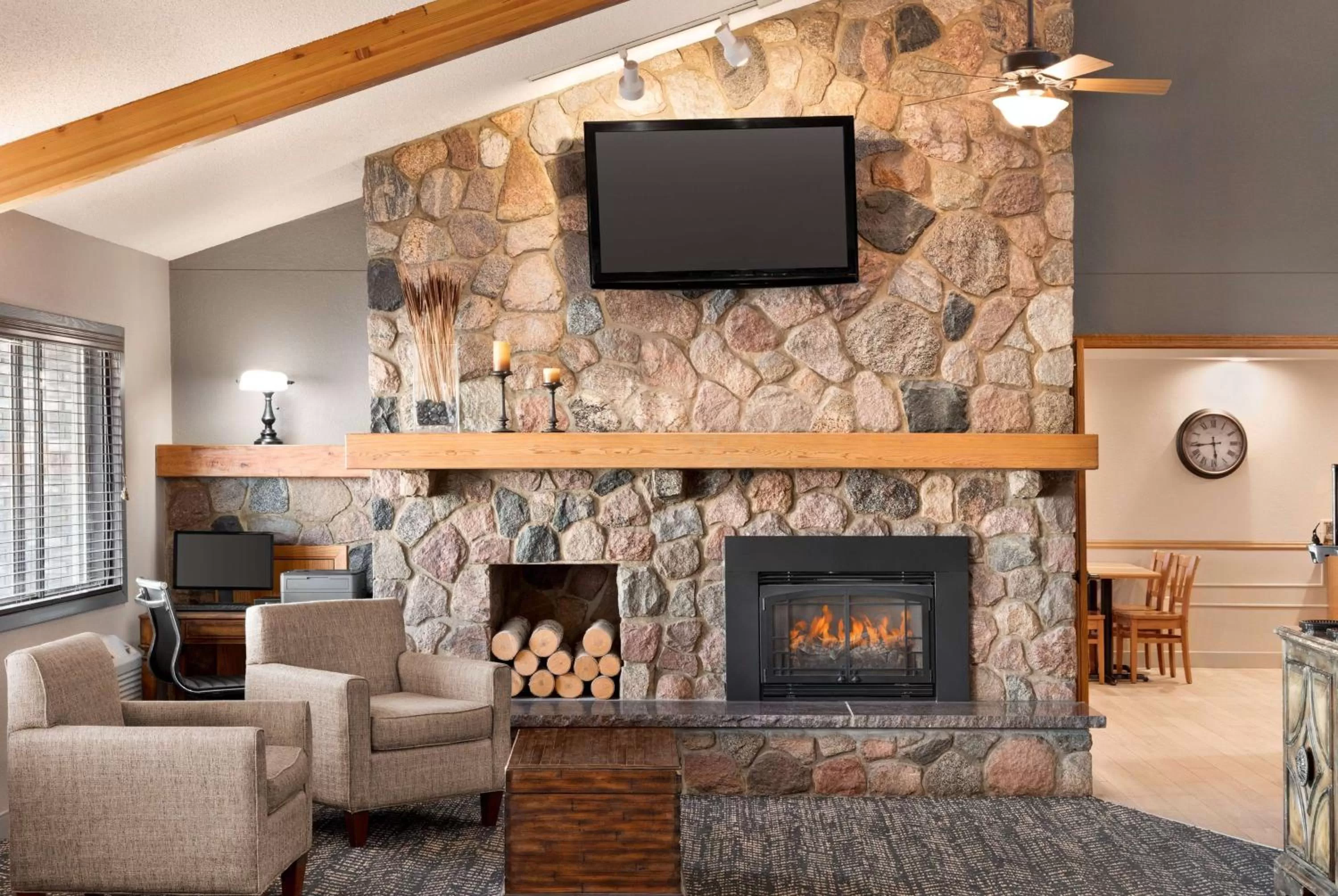 Lobby or reception in AmericInn by Wyndham Bemidji