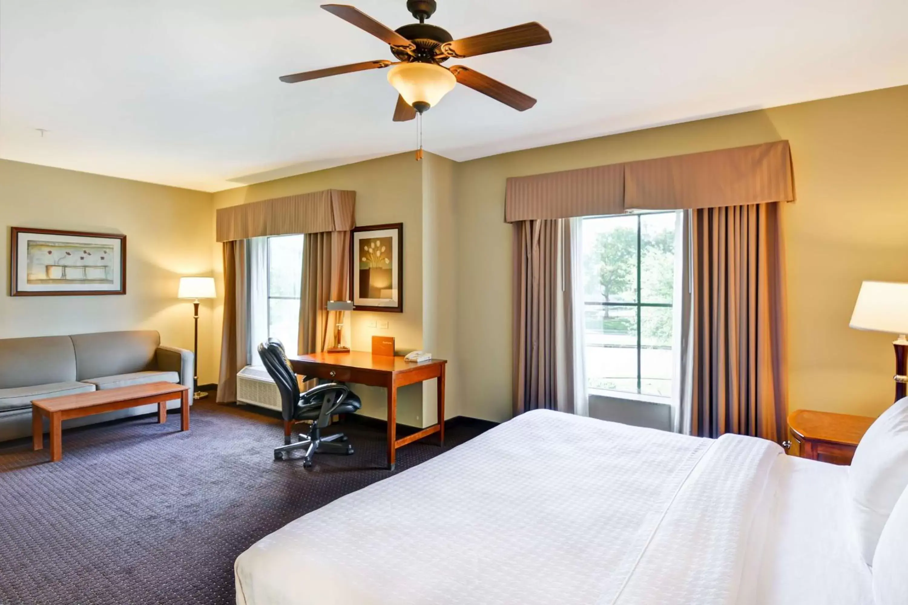 Living room, Bed in Homewood Suites by Hilton Houston West-Energy Corridor