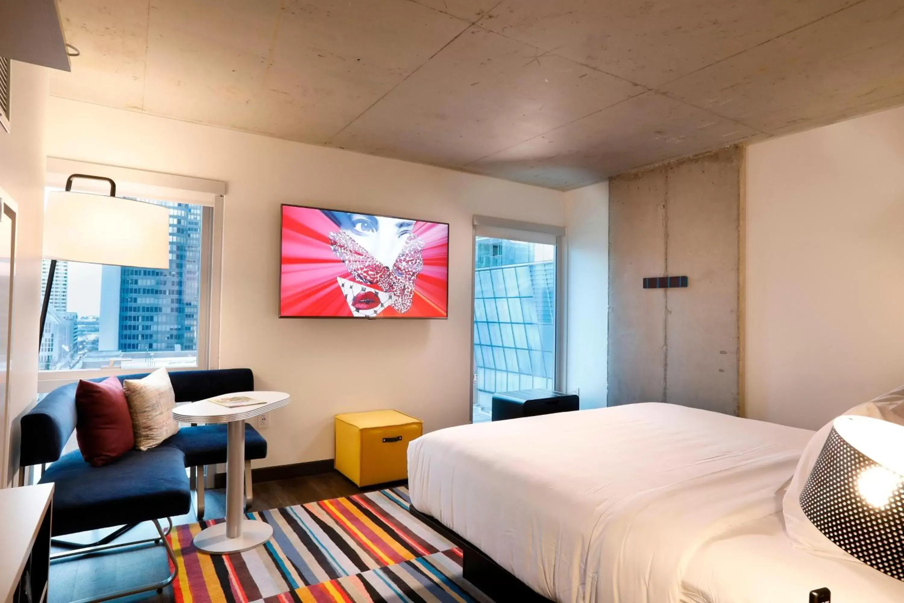 Photo of the whole room in Aloft Chicago Mag Mile