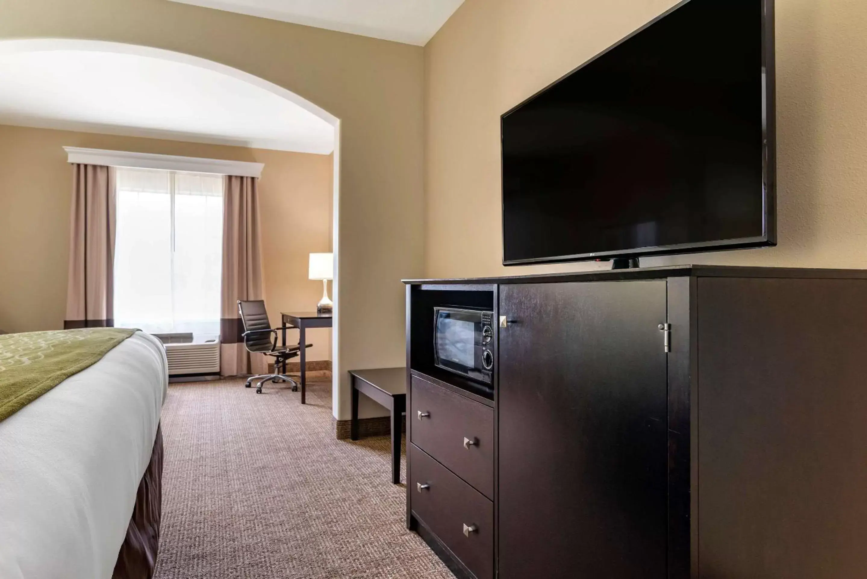 Photo of the whole room, TV/Entertainment Center in Comfort Inn & Suites Scott - West Lafayette