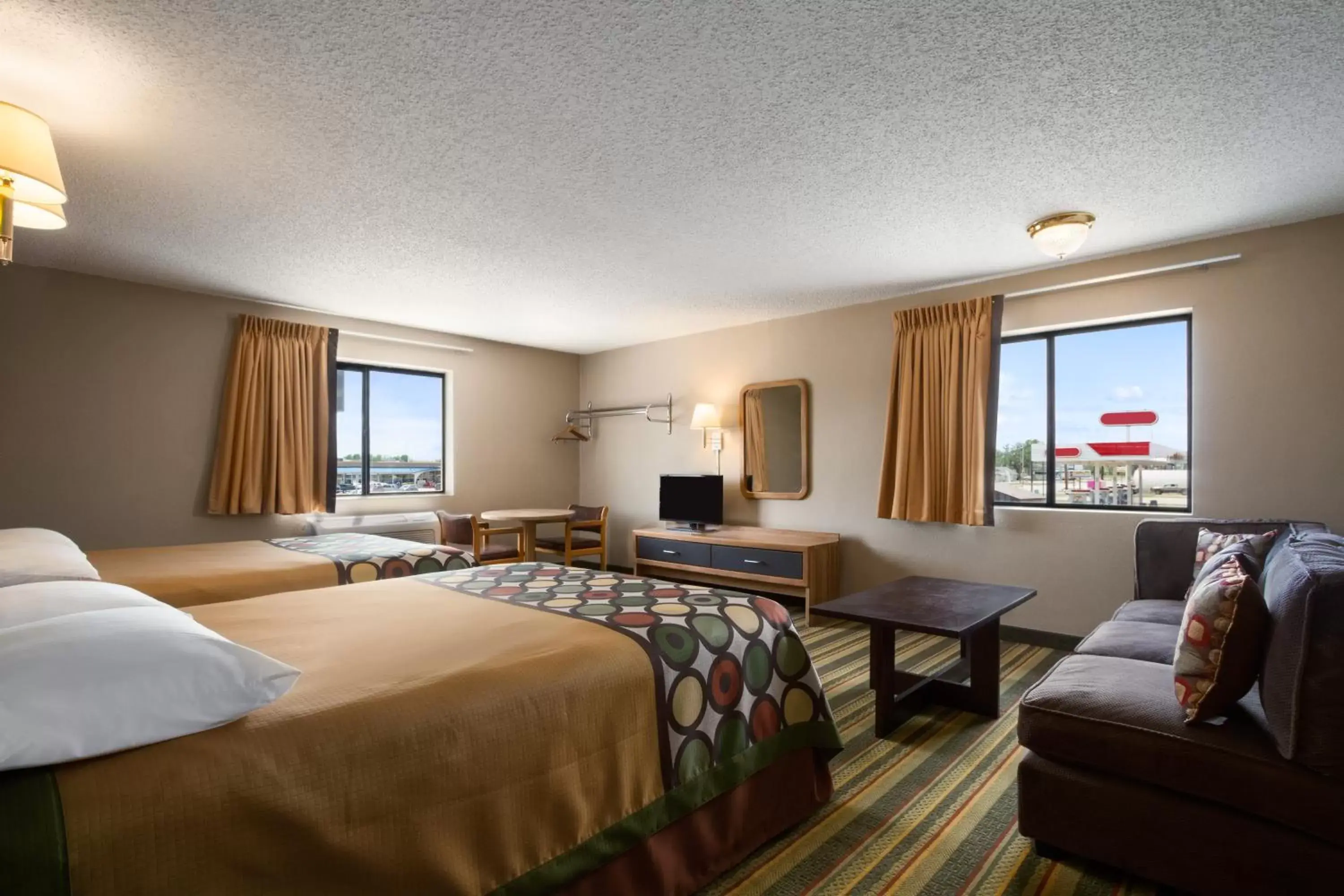 Deluxe Queen Suite - Non-Smoking in Super 8 by Wyndham Blackwell Deluxe Queen Suite - Non-Smoking in Super 8 by Wyndham Blackwell