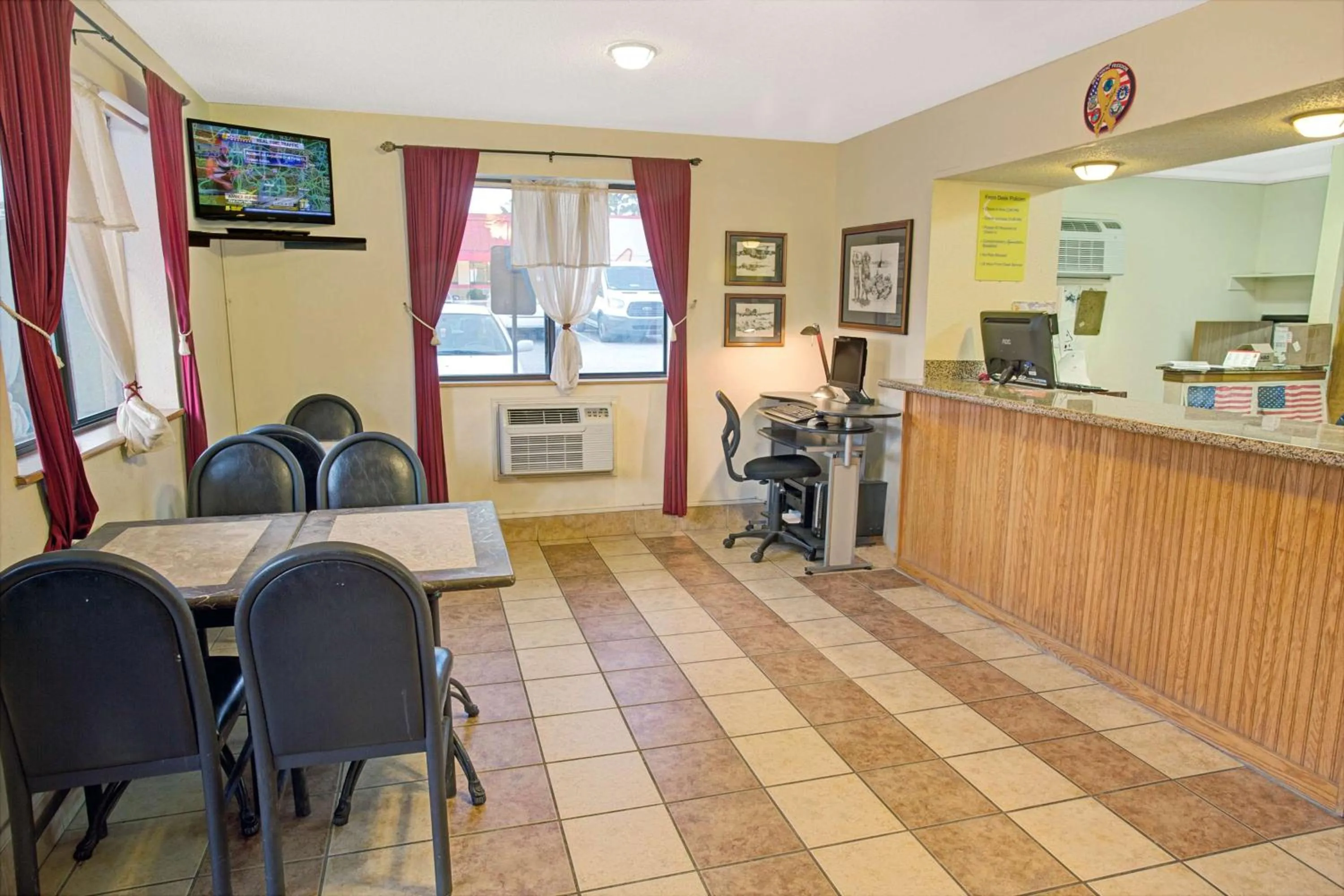 Double Room with Two Double Beds - Smoking in Econo Lodge