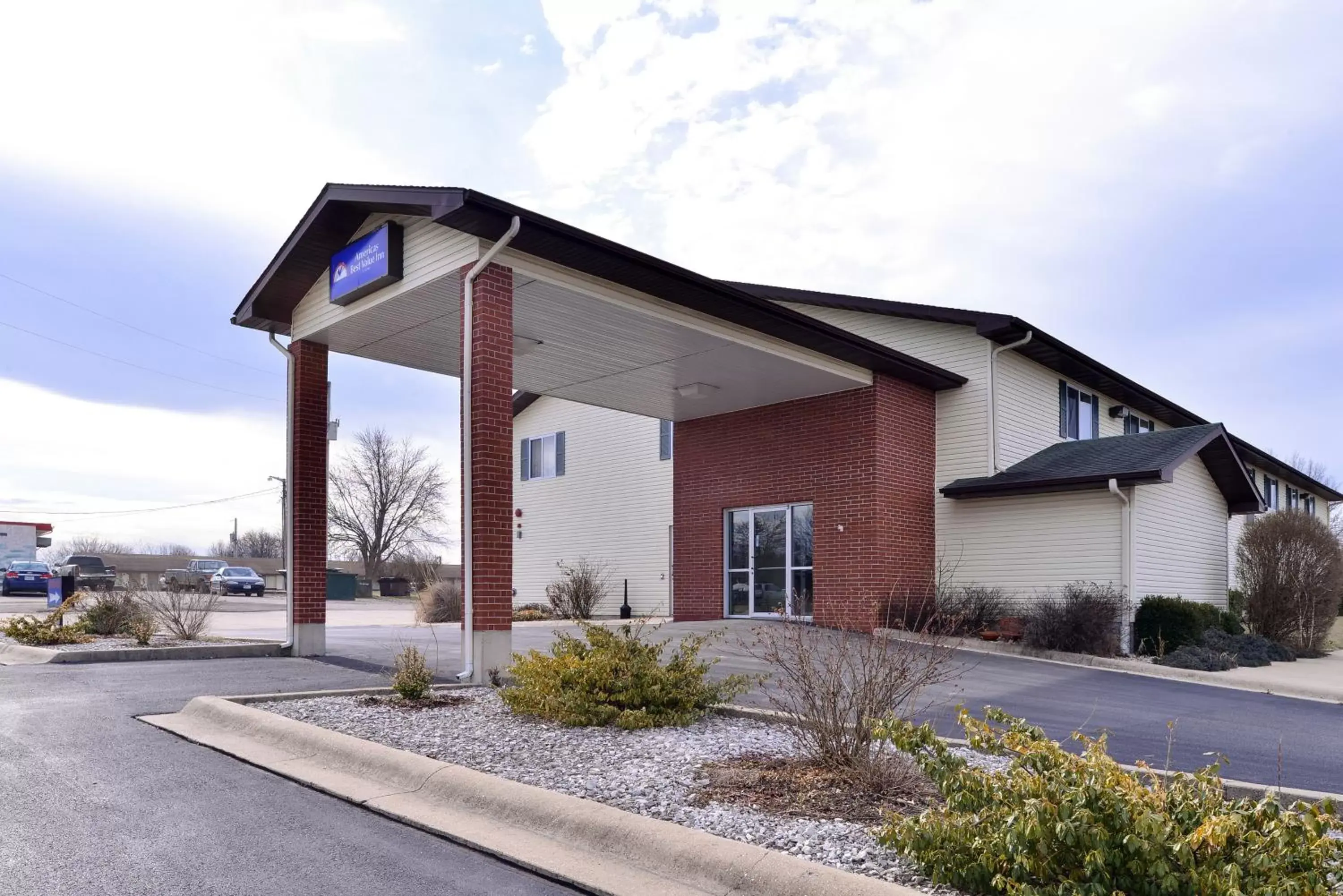 Facade/entrance, Winter in Americas Best Value Inn - Seymour