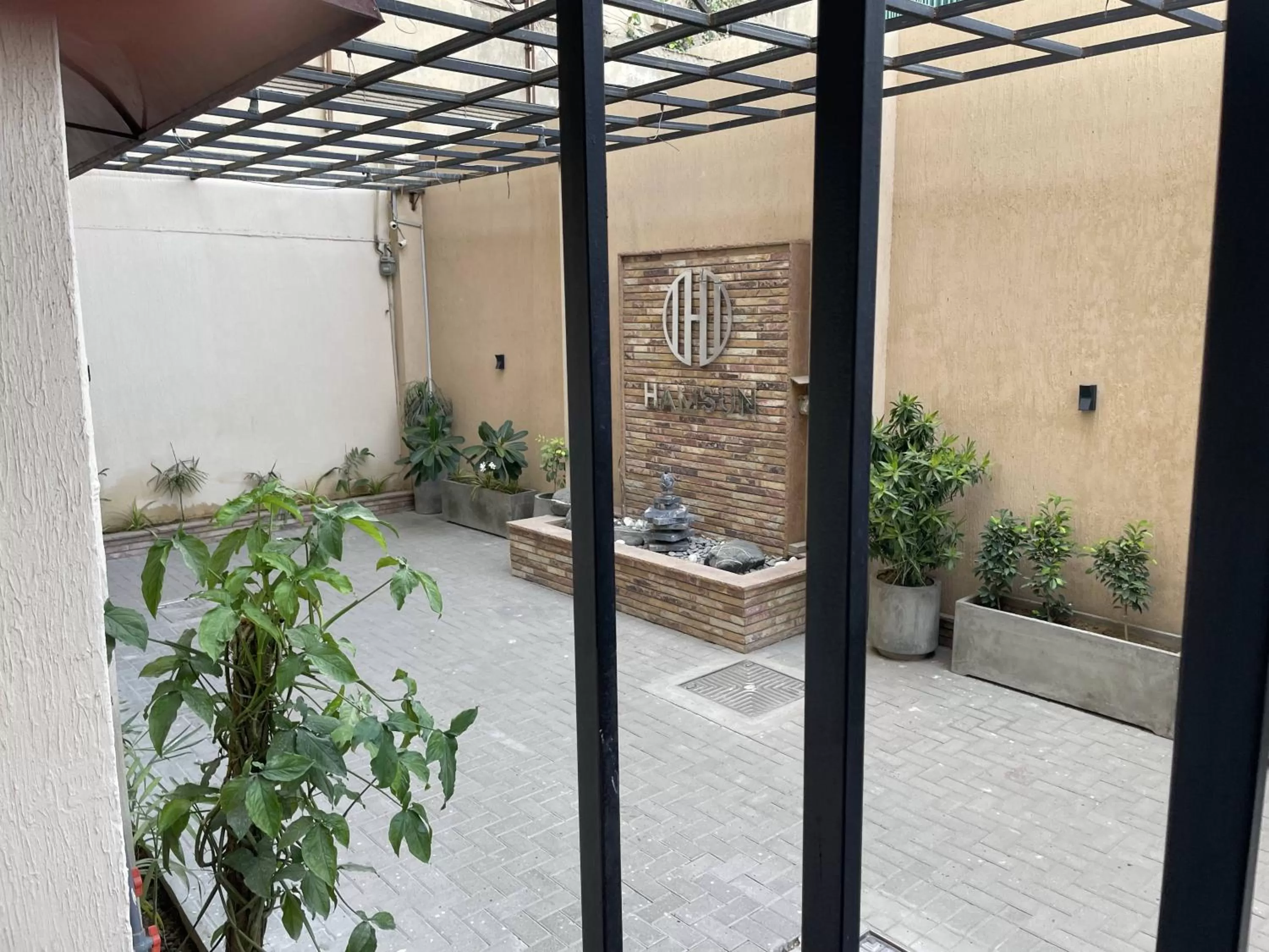 Patio in Hamsun Shahrah-e-Faisal