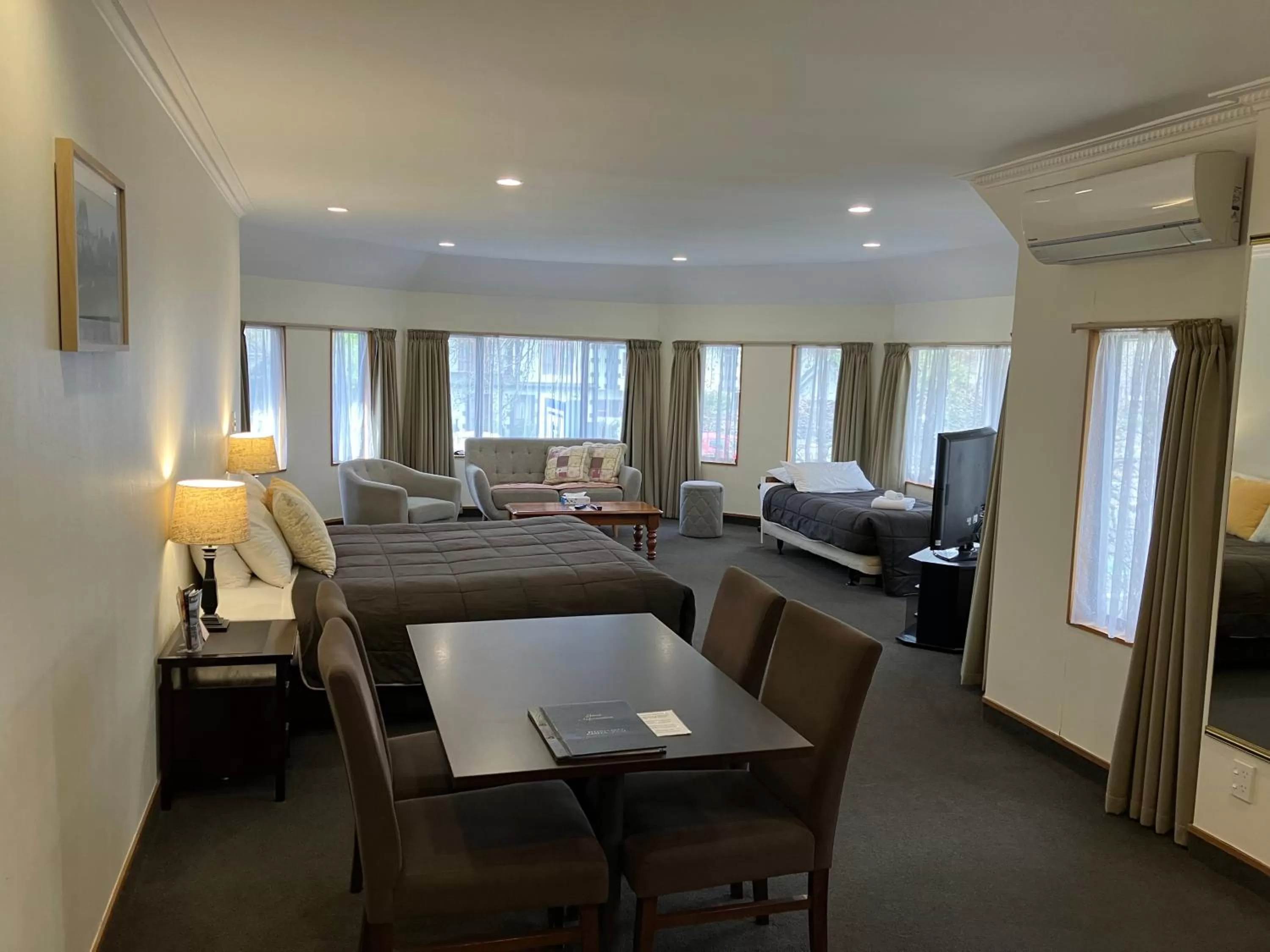 Bed in Fitzherbert Castle Motel