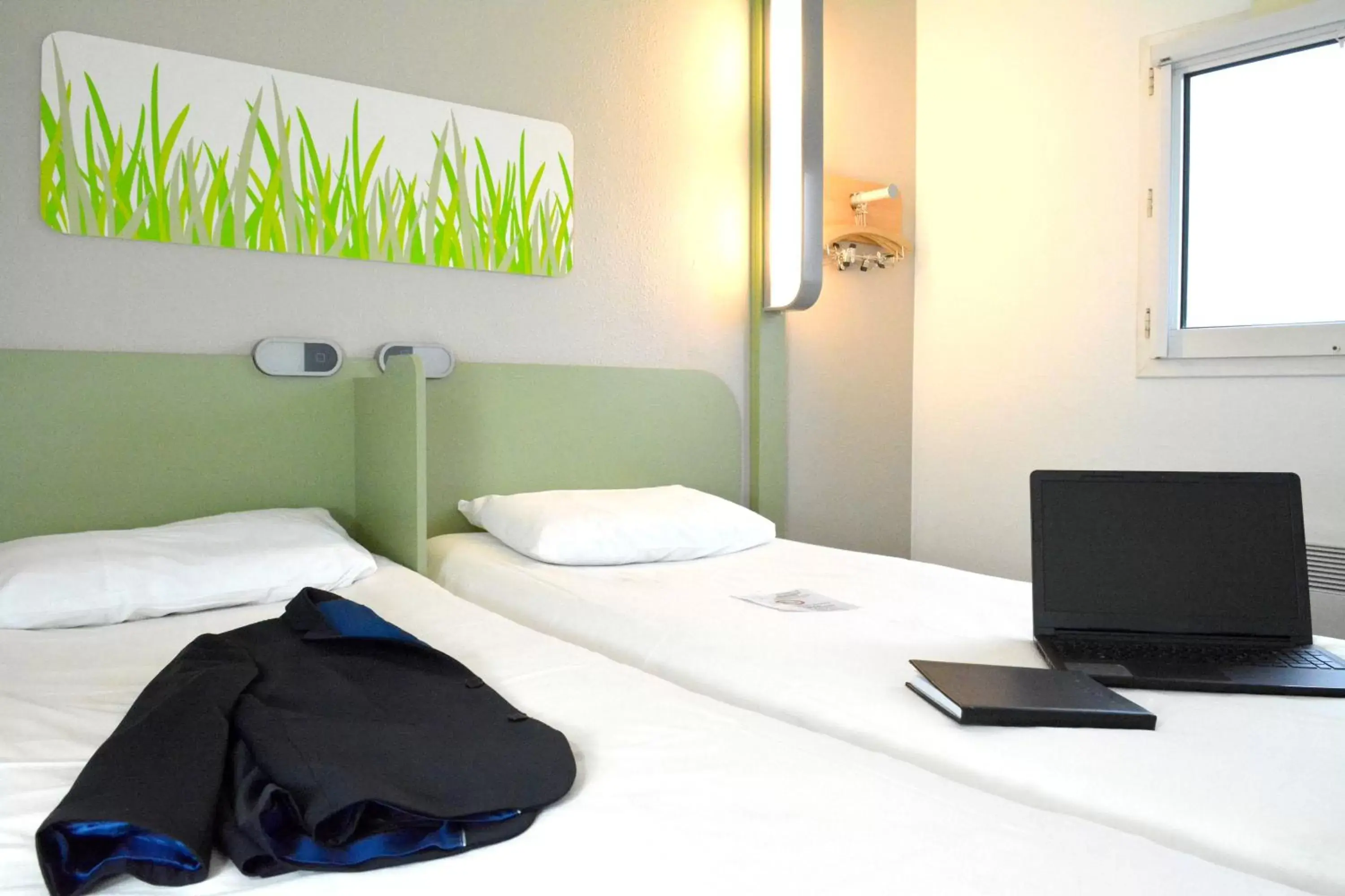 Bedroom, Bed in ibis budget Rouen Parc des Expos Zenith
