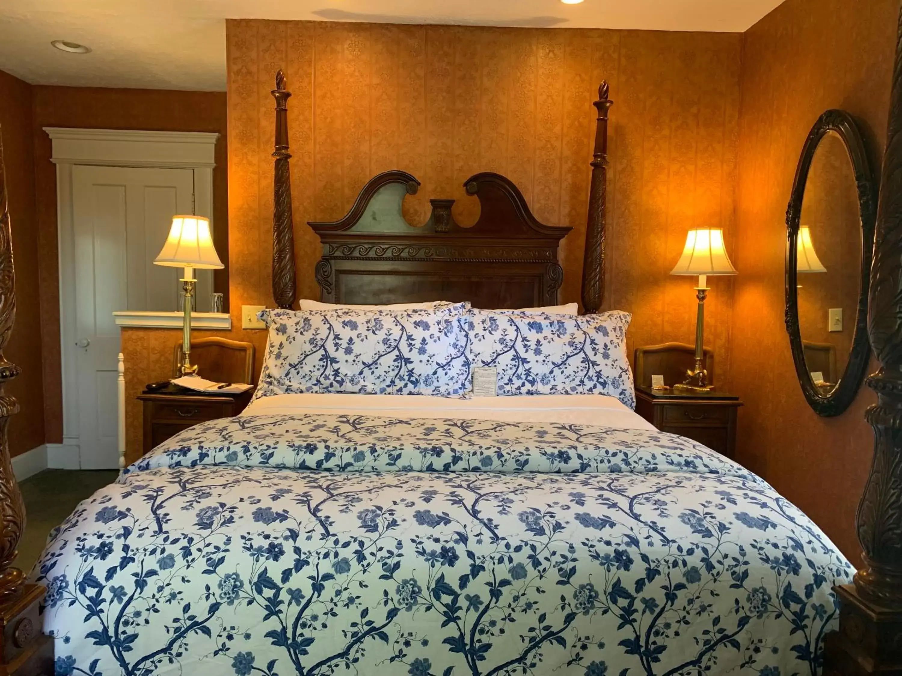 Bedroom, Bed in Walnut Street Inn