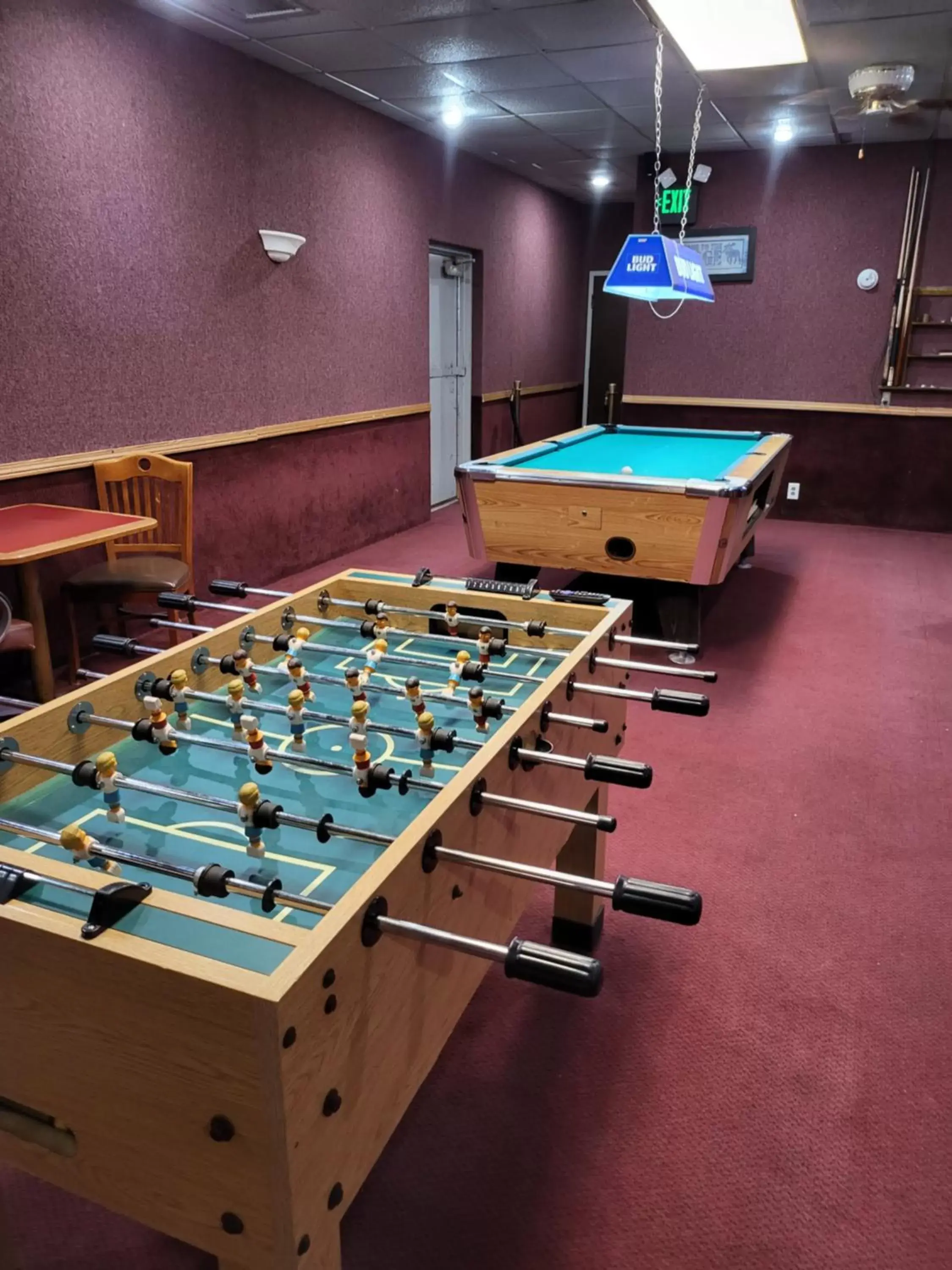 Game Room, Billiards in The Lodge at Russell - Russell Inn
