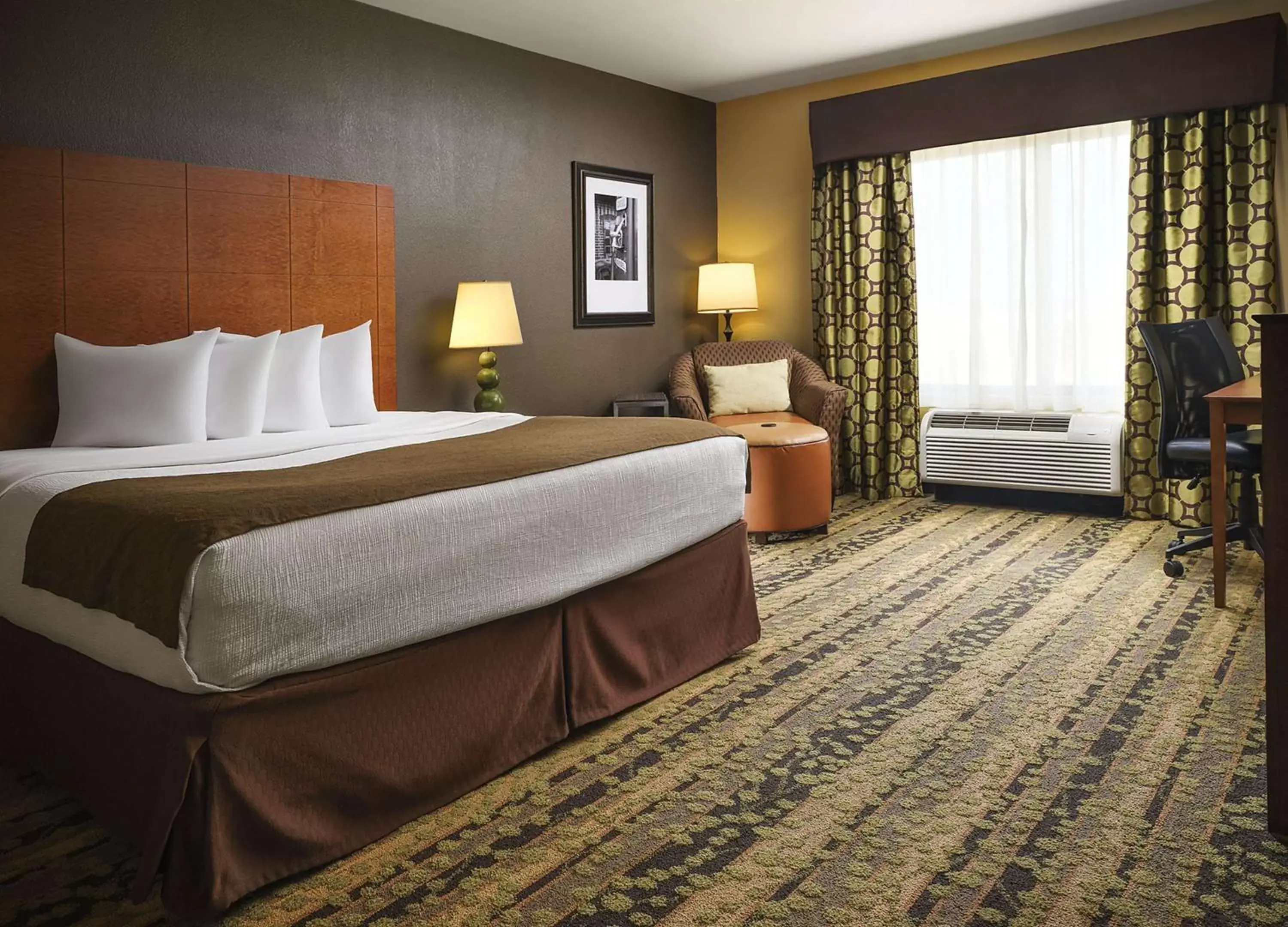 Bedroom, Bed in Best Western Plus Tupelo Inn & Suites