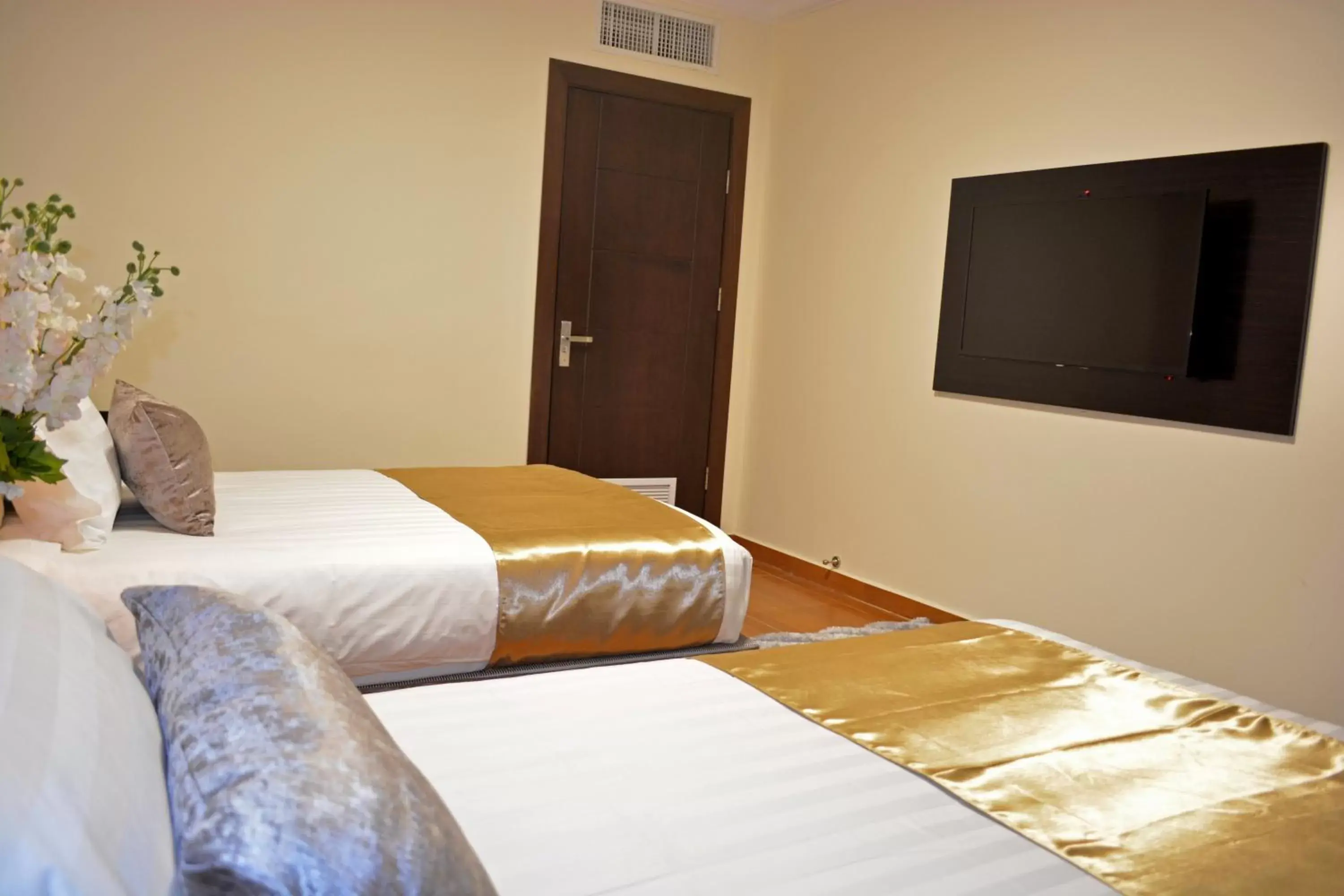 Bed in Tilal Almadina Hotel & Suites