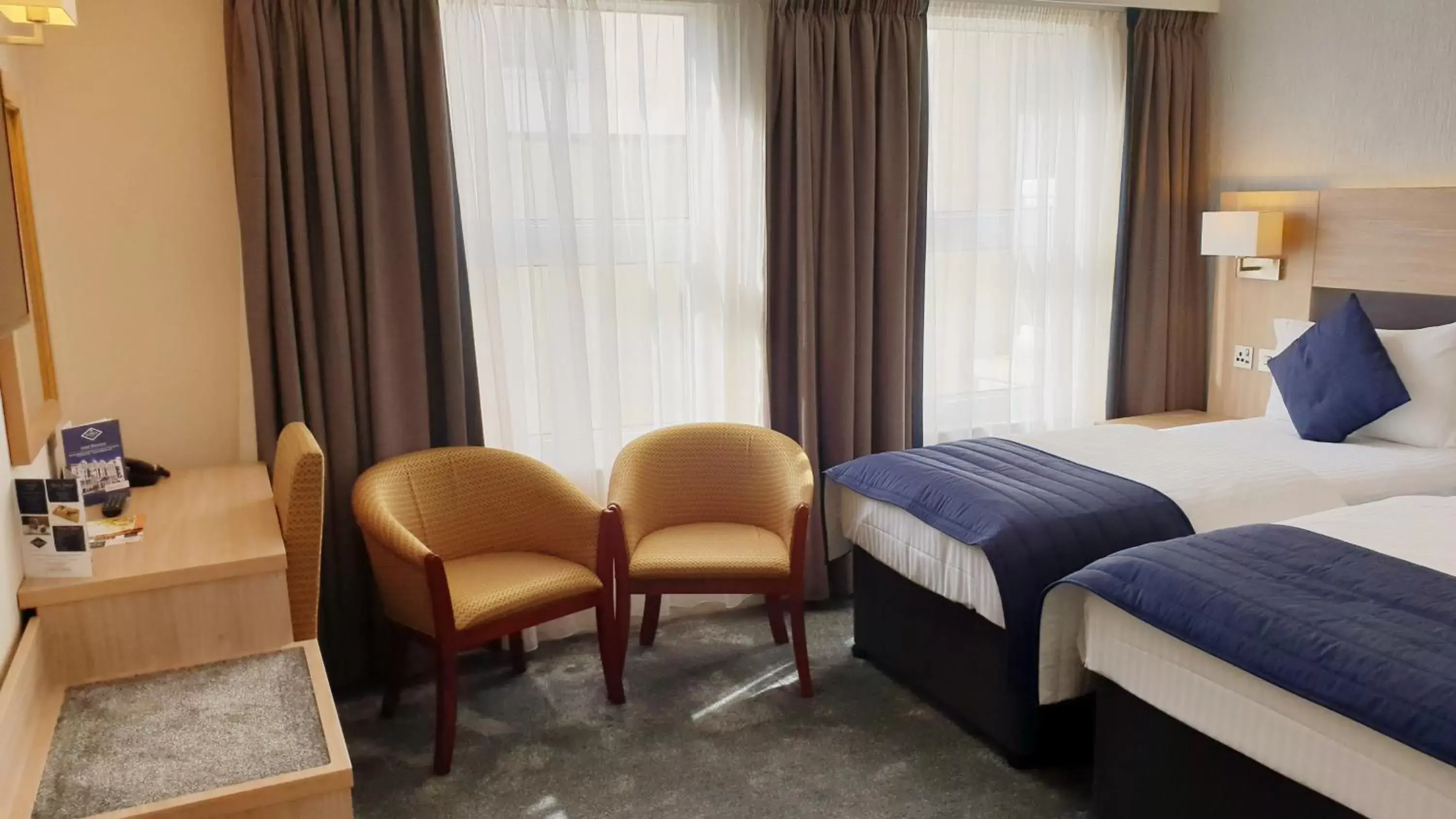 Photo of the whole room, Bed in The Empress Hotel