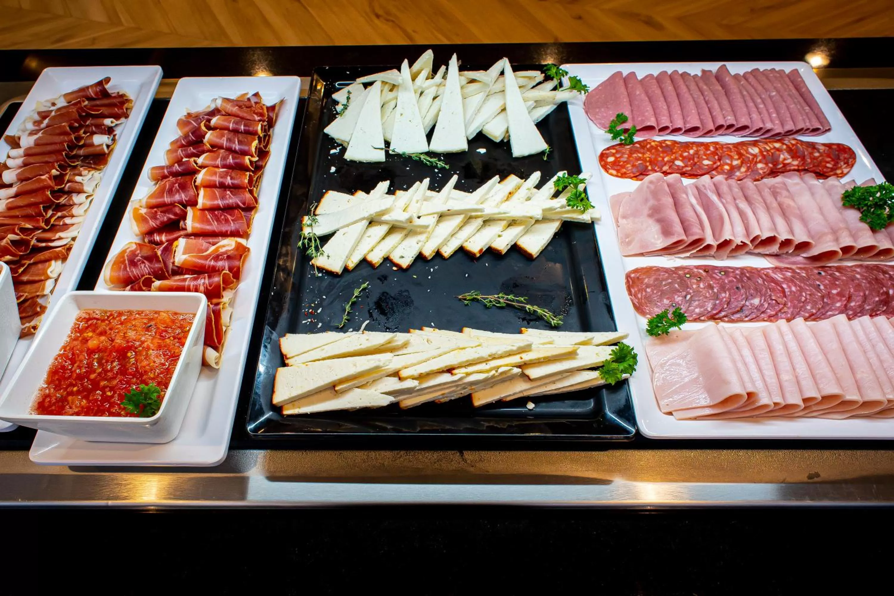 Restaurant/places to eat in Hotel Taimar