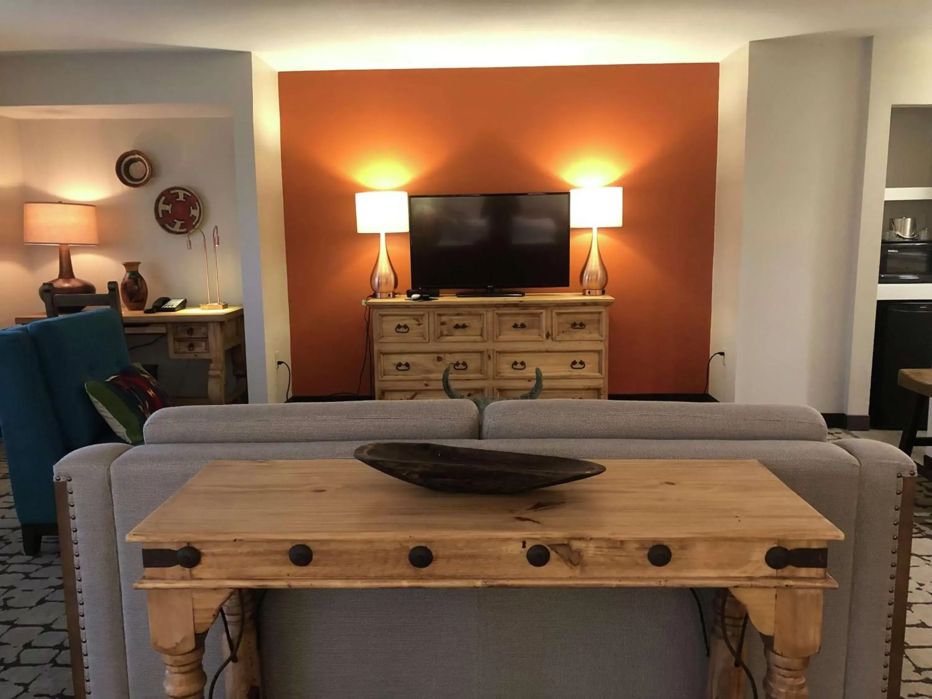 Bedroom, TV/Entertainment Center in Hotel Don Fernando De Taos, Tapestry Collection By Hilton