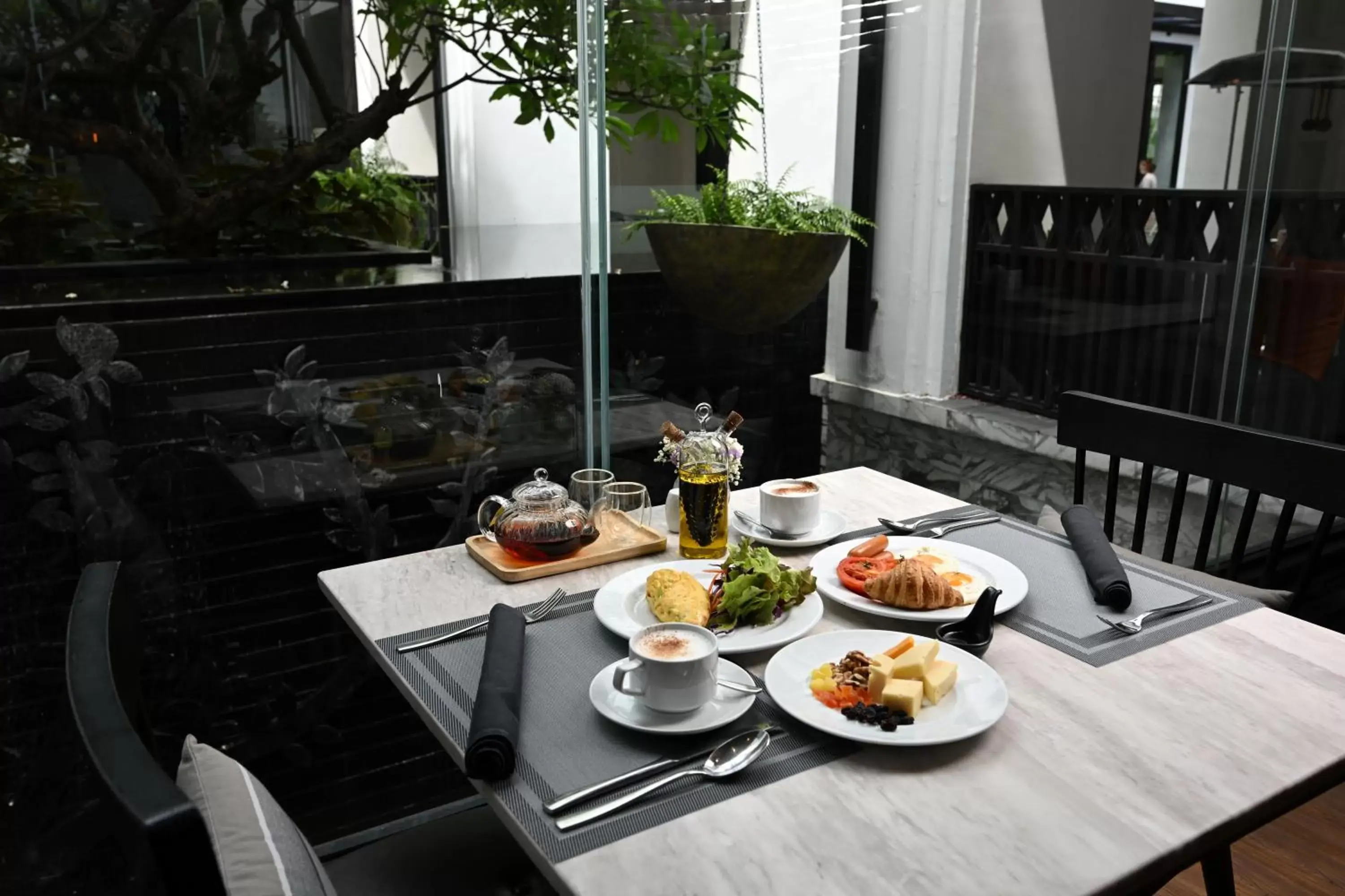 Restaurant/places to eat in Mövenpick Hotel Sukhumvit 15 Bangkok