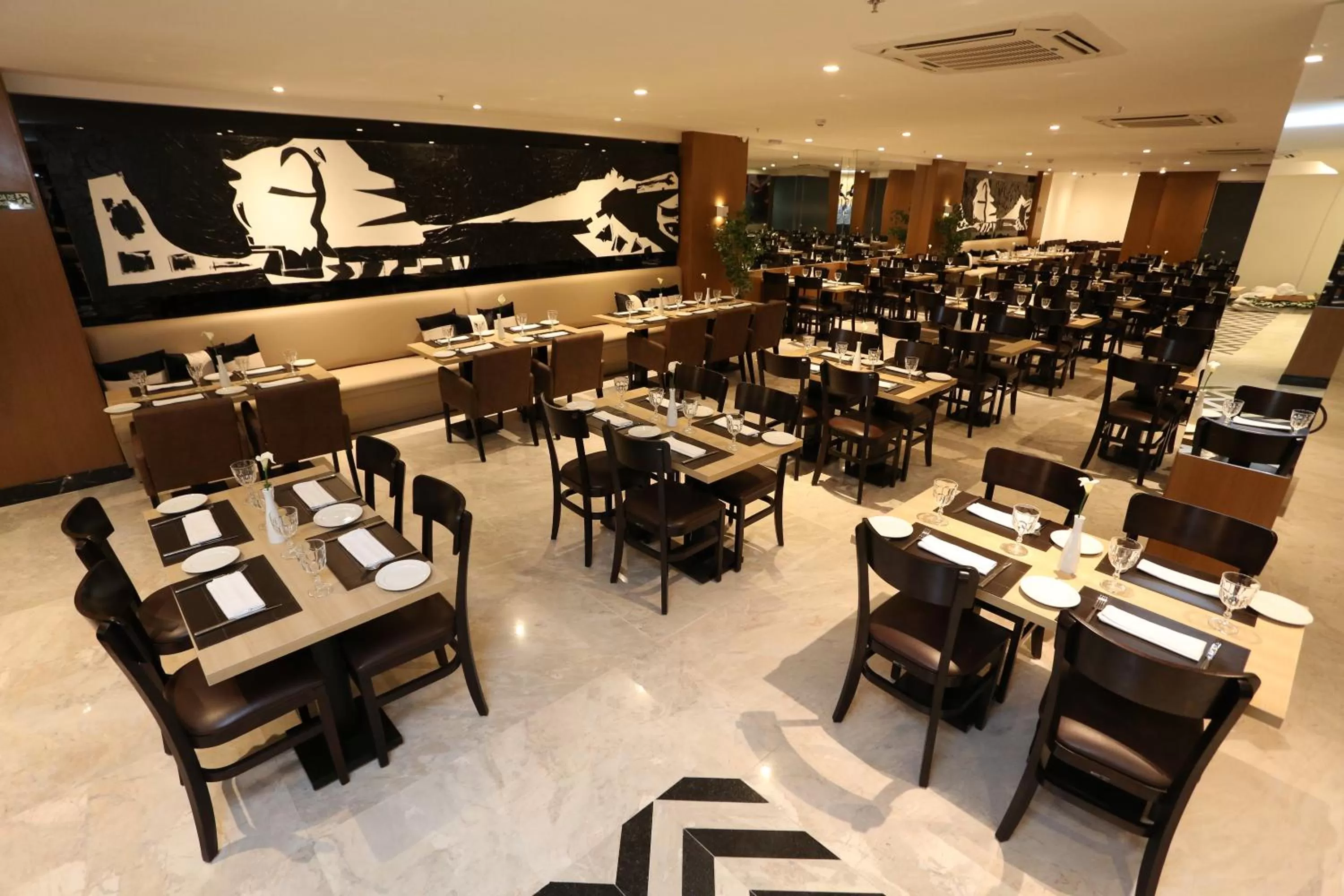 Restaurant/places to eat in Royal Regency Palace Hotel